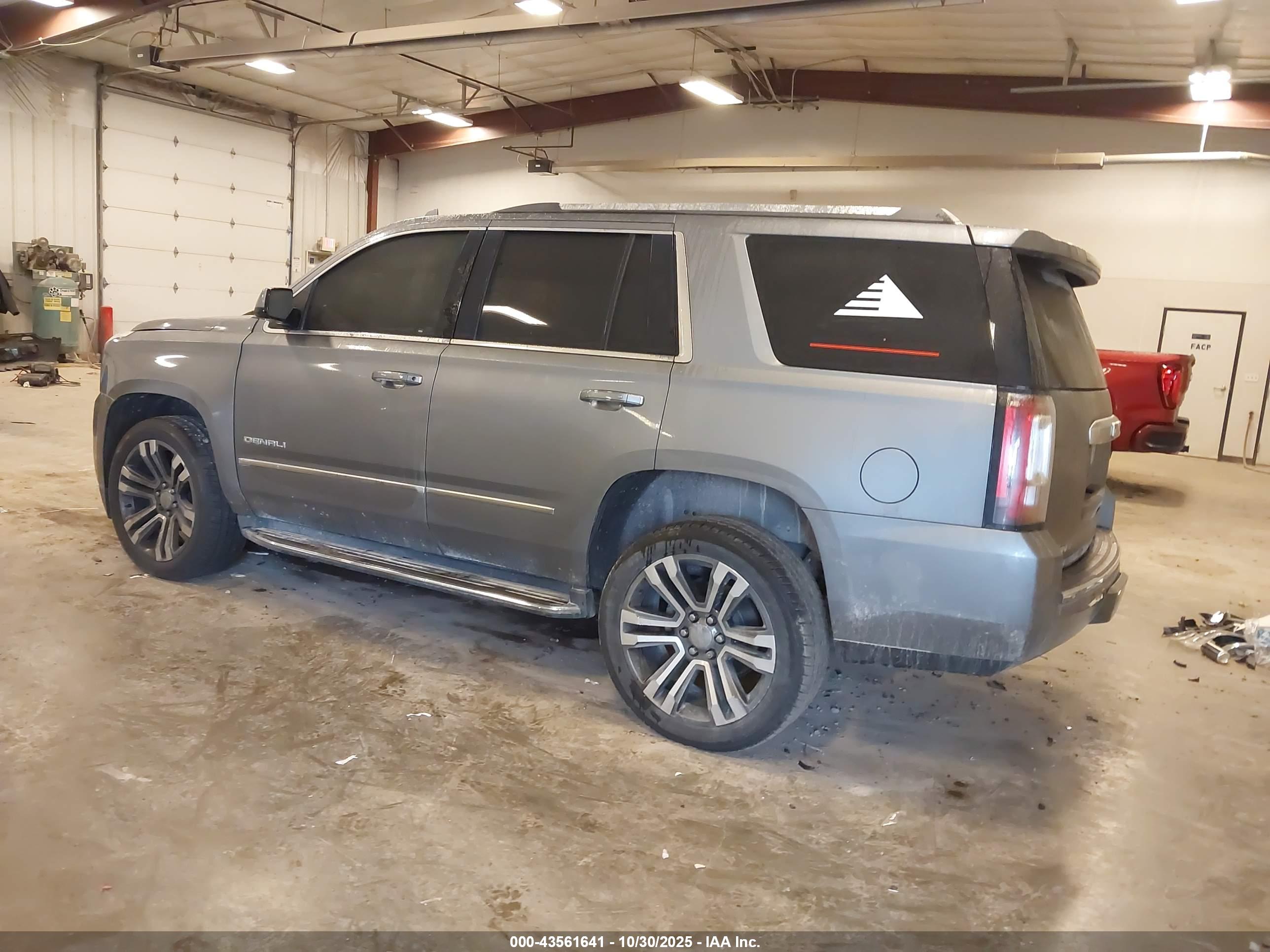 GMC YUKON image 3