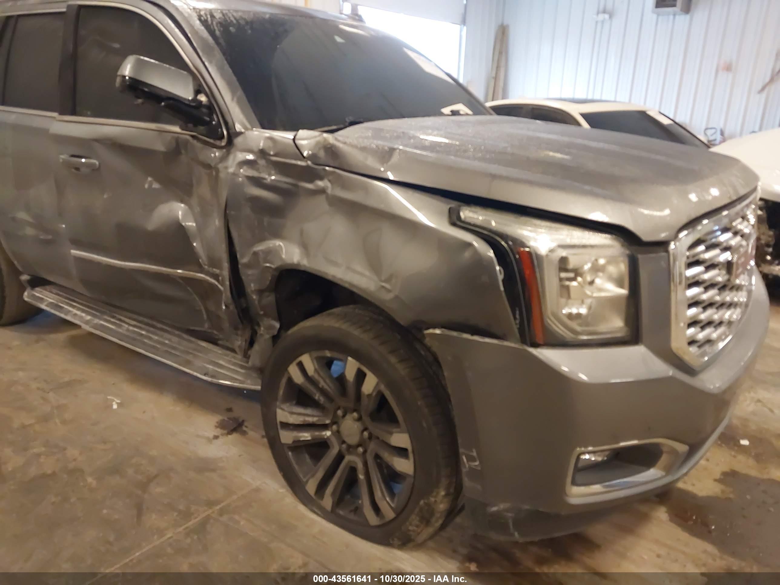 GMC YUKON image 6