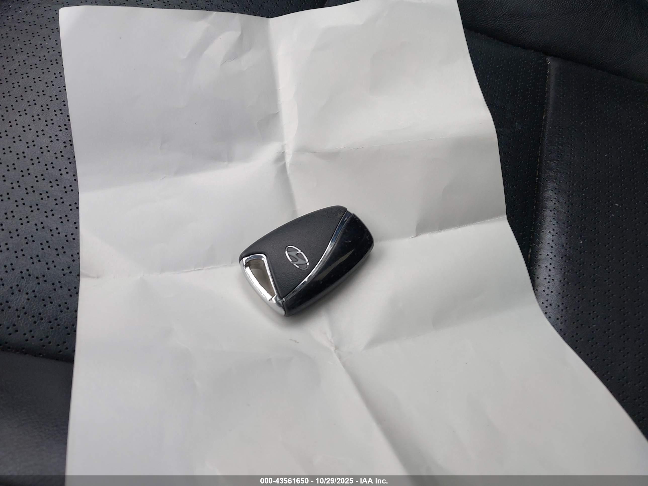 HYUNDAI SANTA image 11