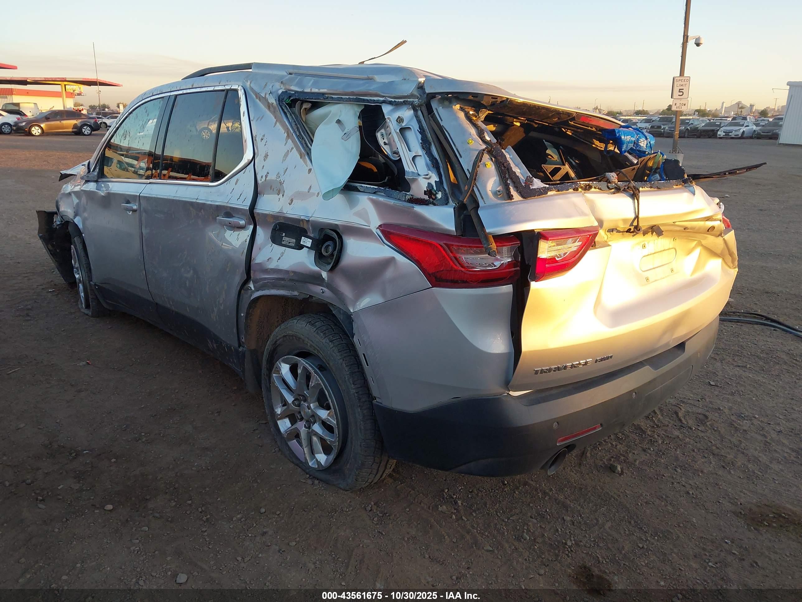 CHEVROLET TRAVERSE image 3