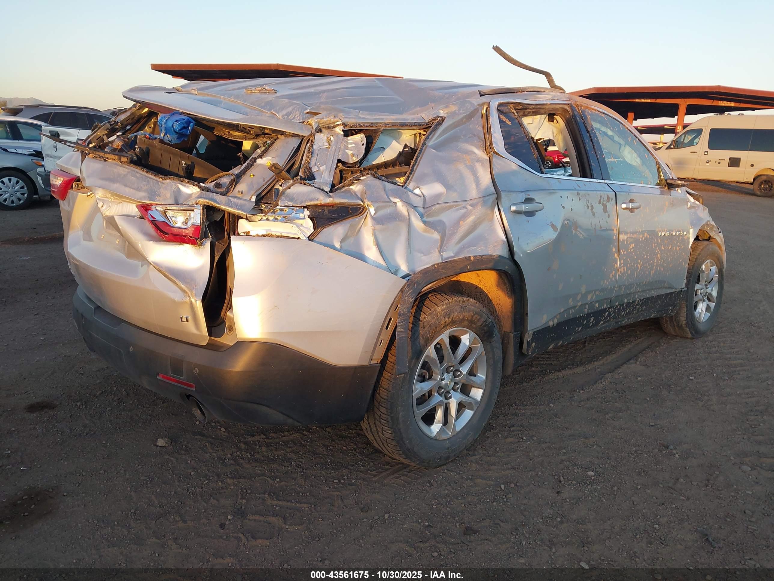 CHEVROLET TRAVERSE image 4