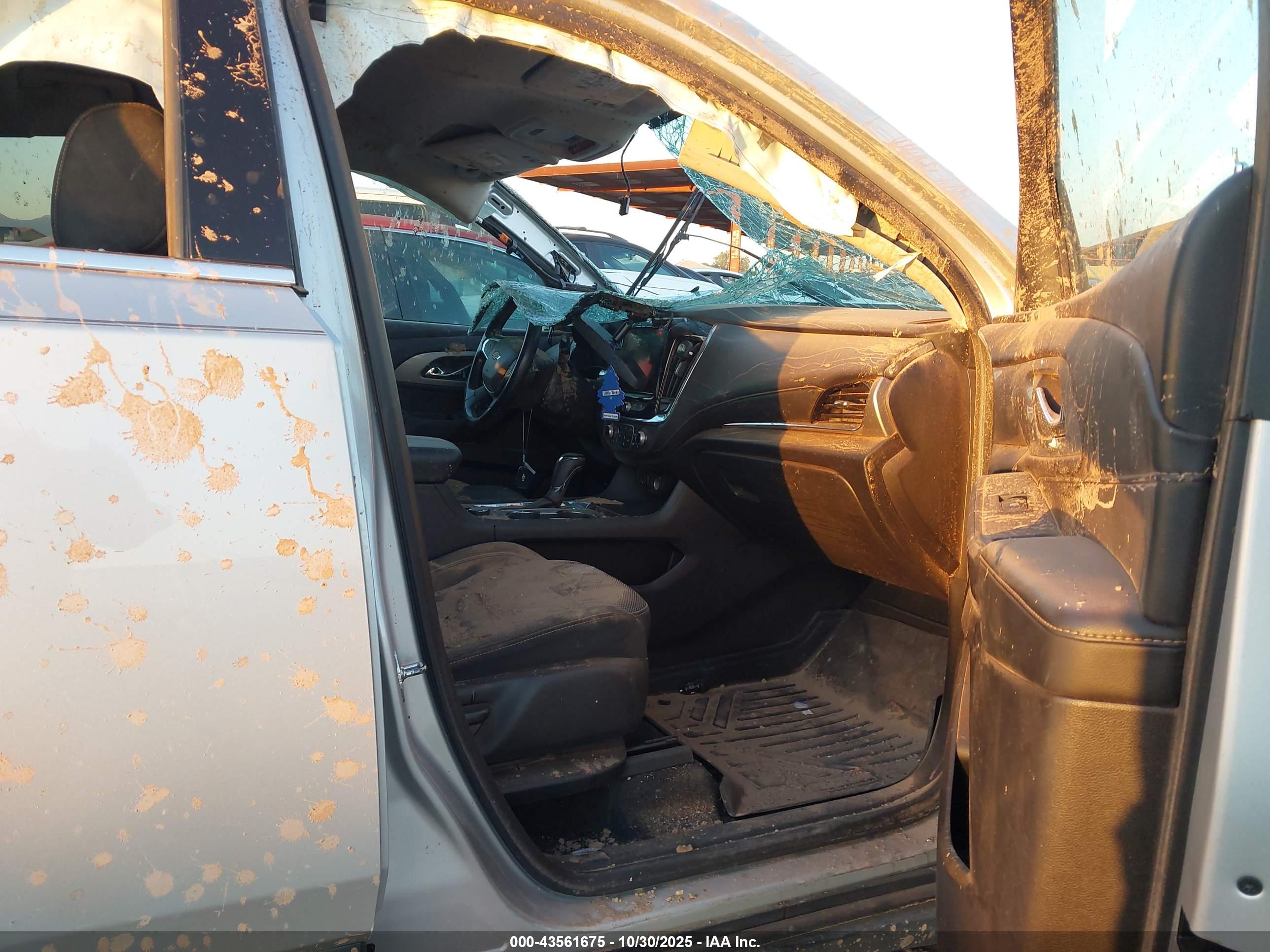 CHEVROLET TRAVERSE image 5