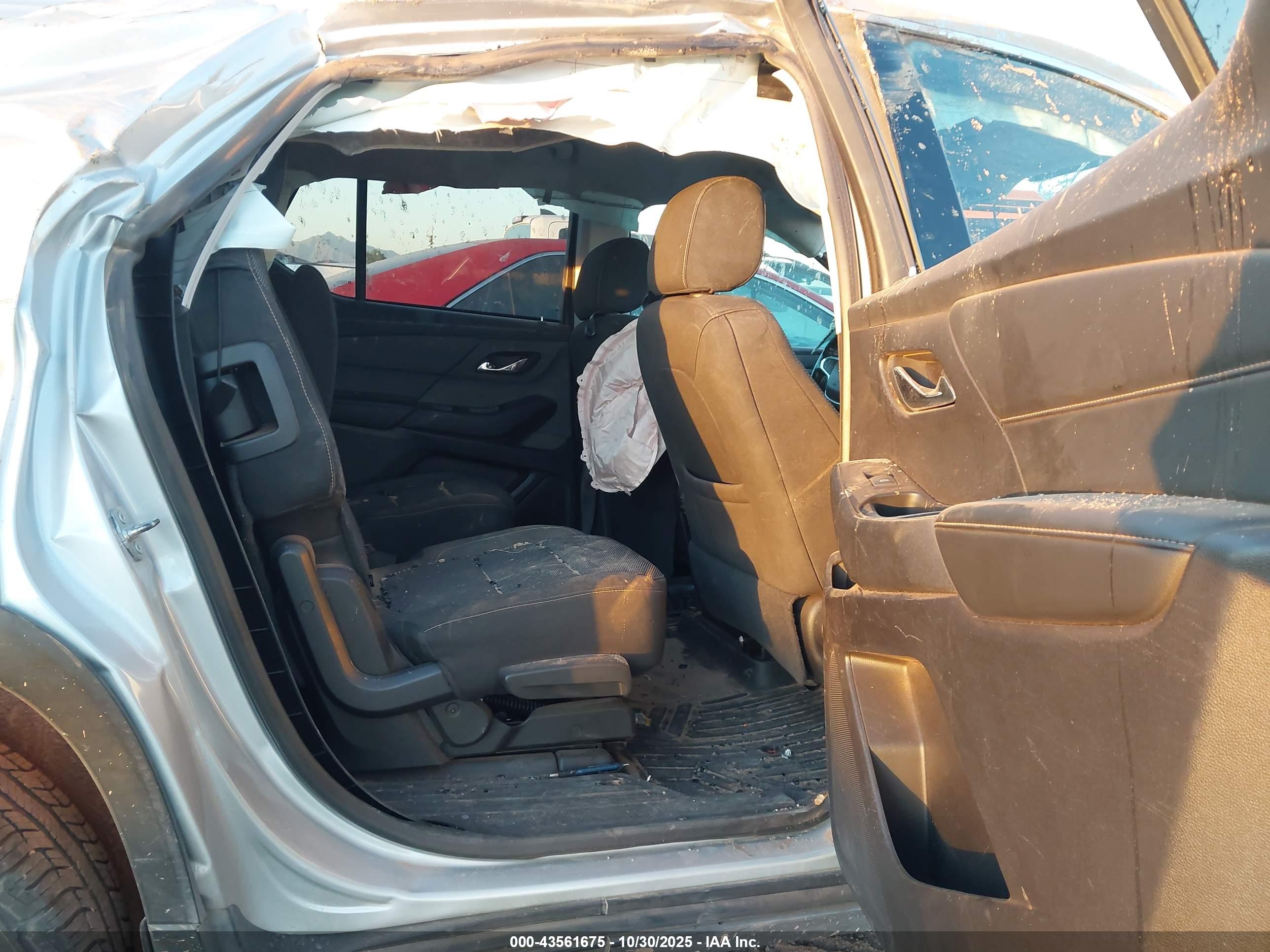 CHEVROLET TRAVERSE image 8
