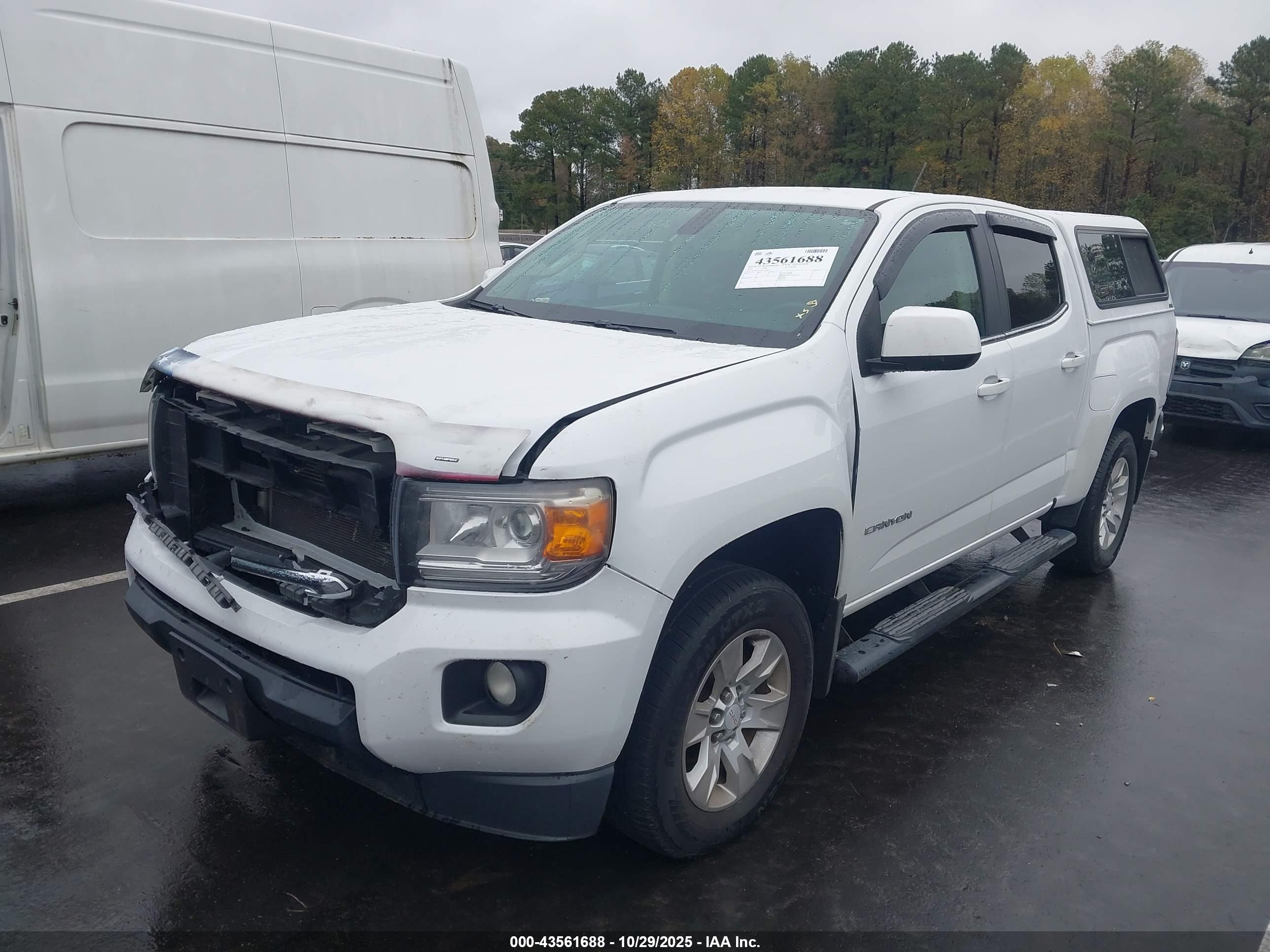GMC CANYON image 2