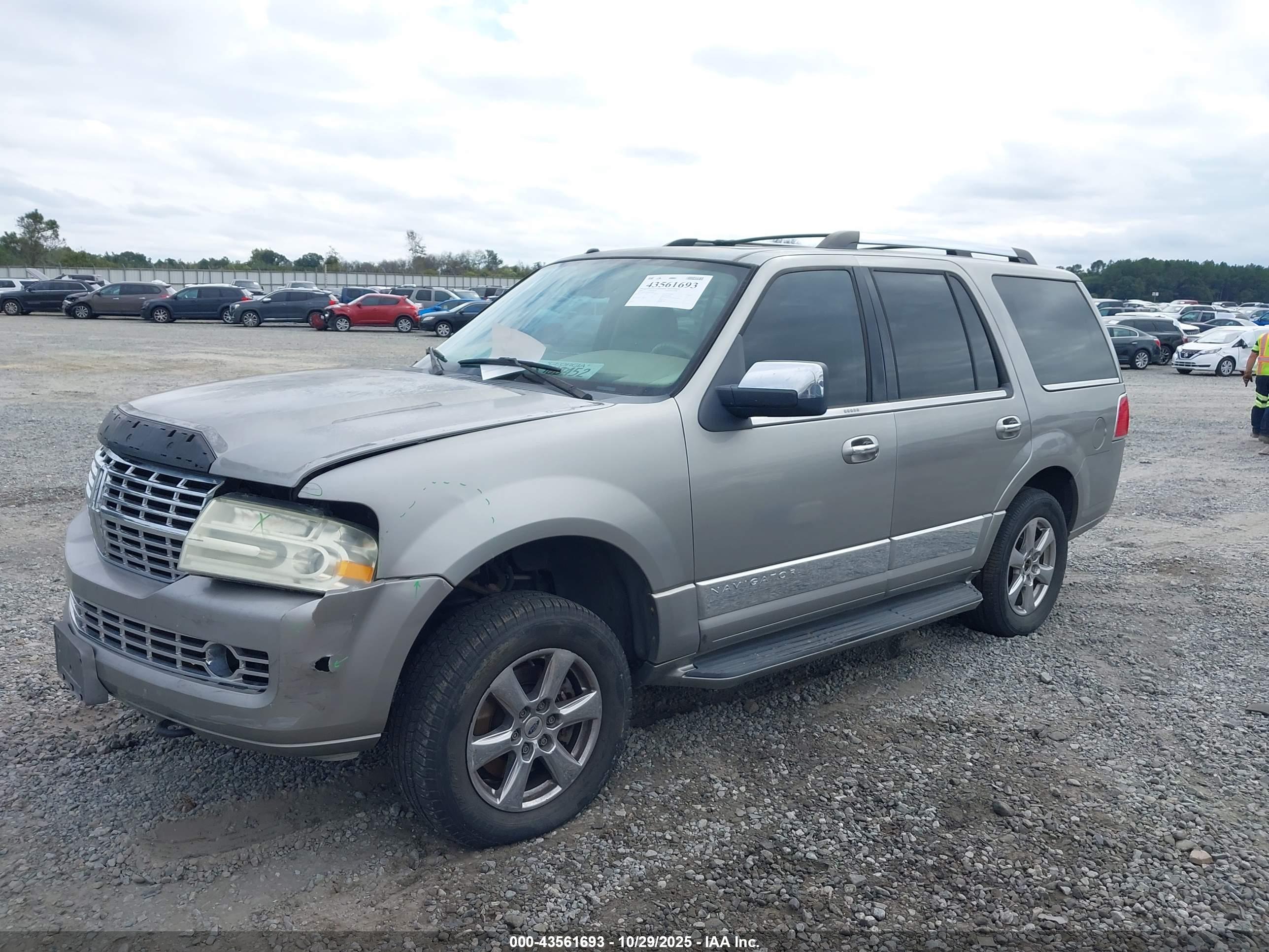 LINCOLN NAVIGATOR image 2