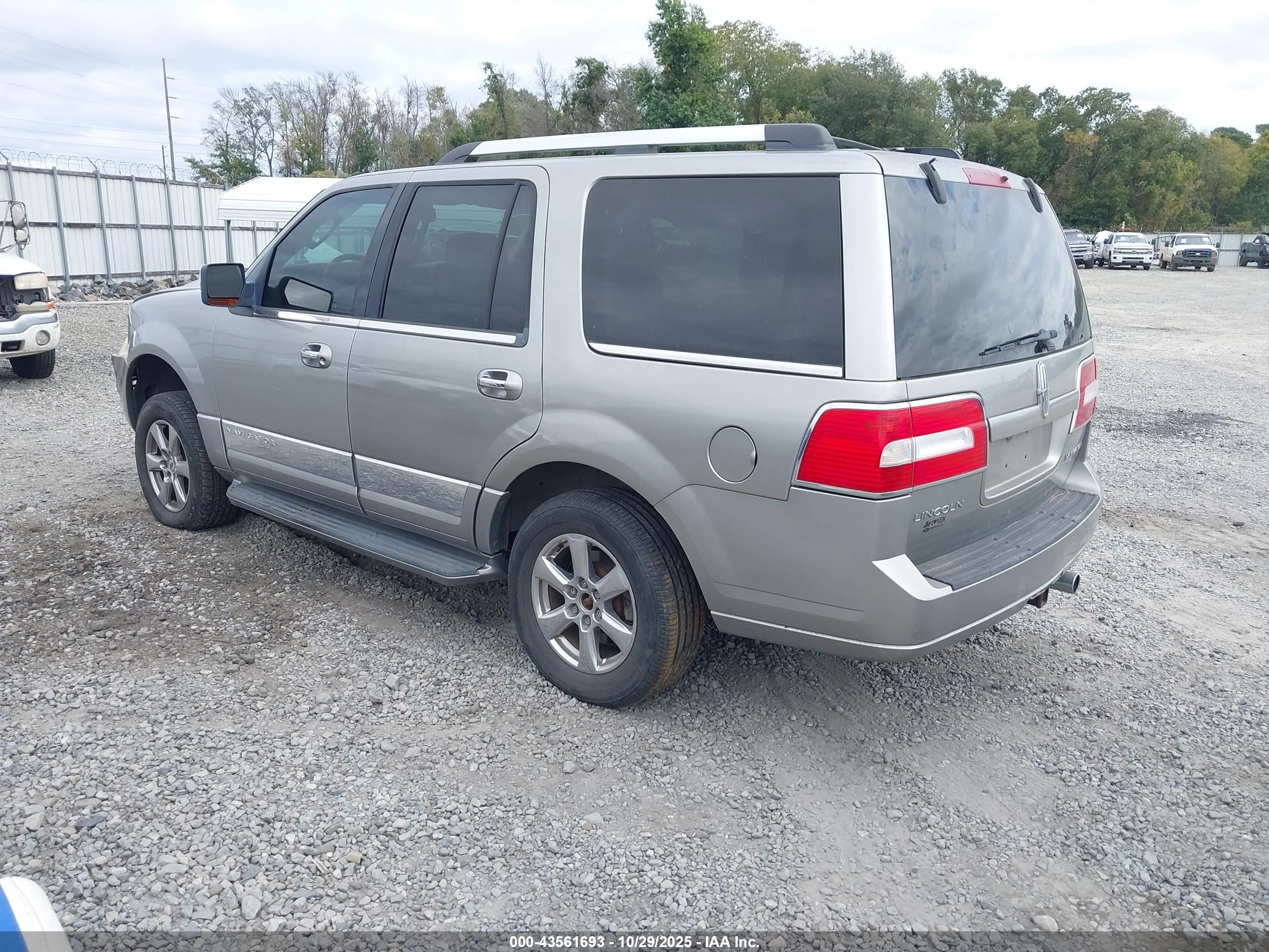 LINCOLN NAVIGATOR image 3