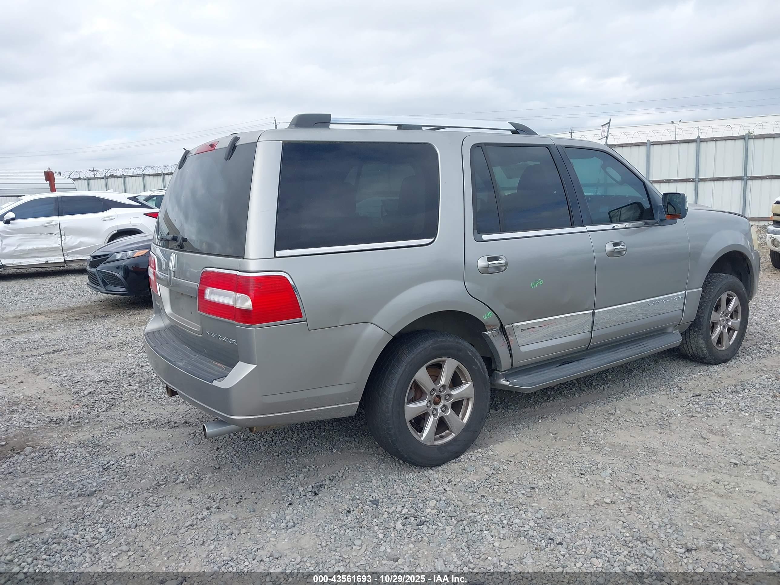 LINCOLN NAVIGATOR image 4