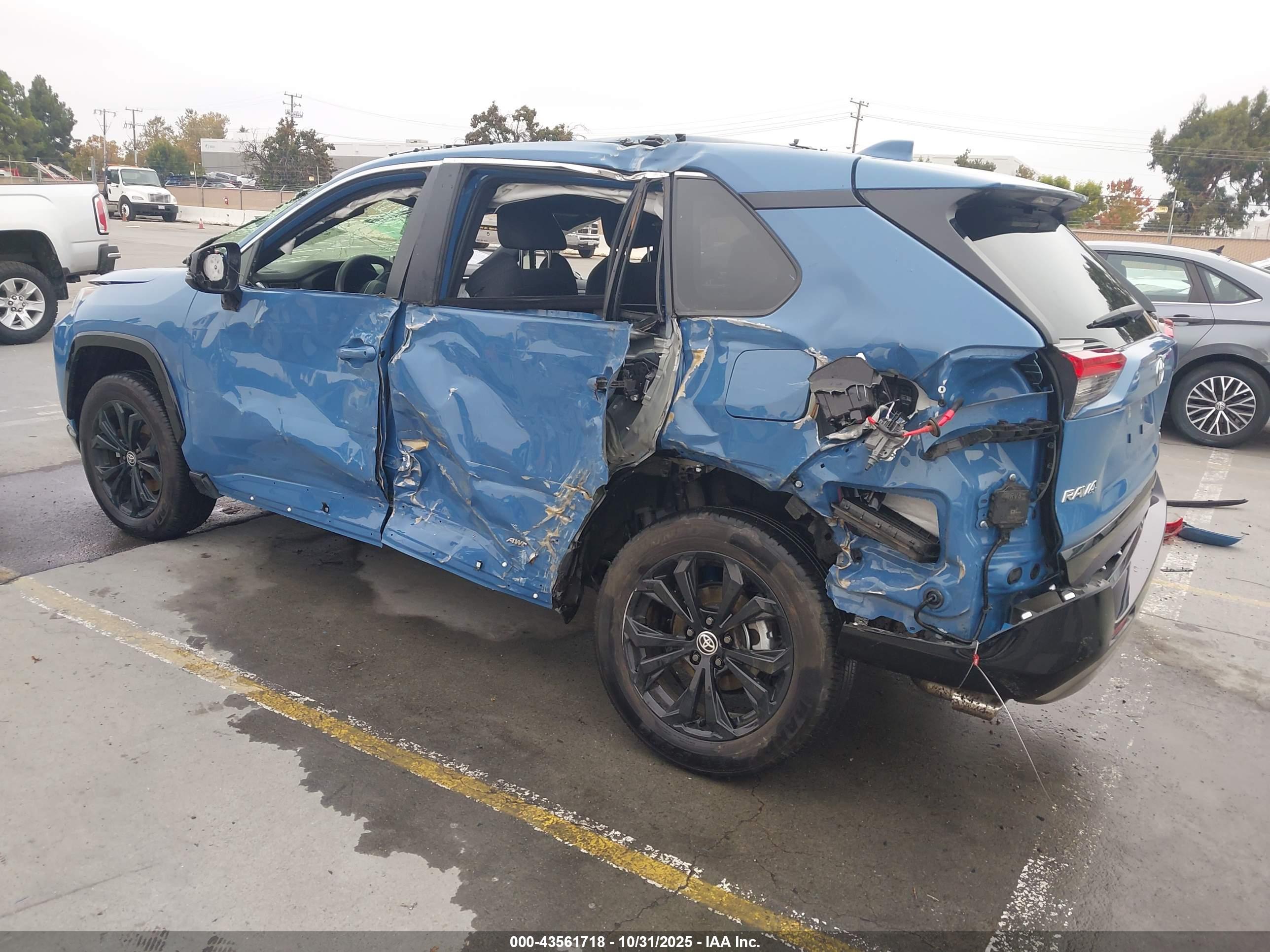 TOYOTA RAV4 image 3