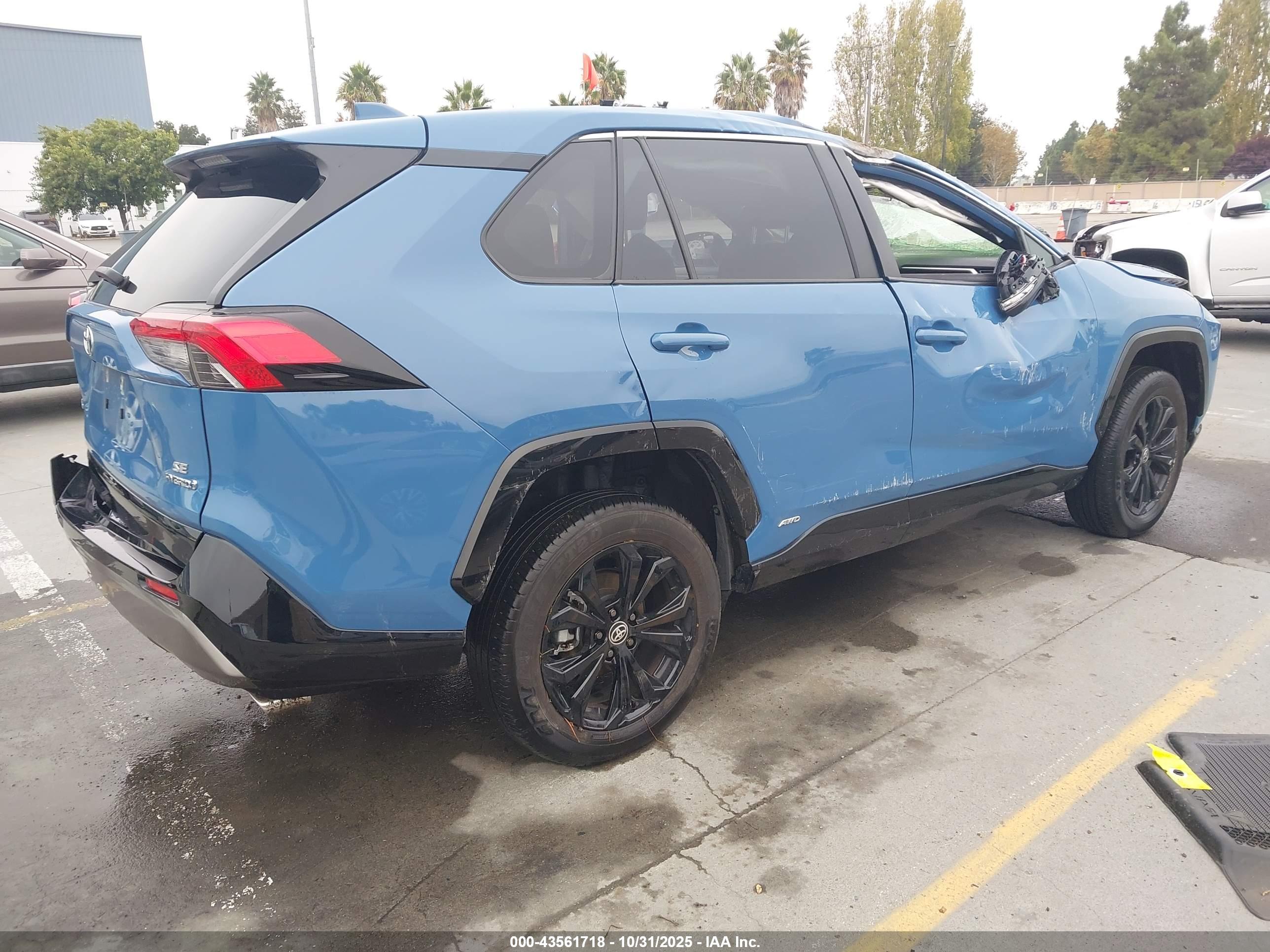 TOYOTA RAV4 image 4