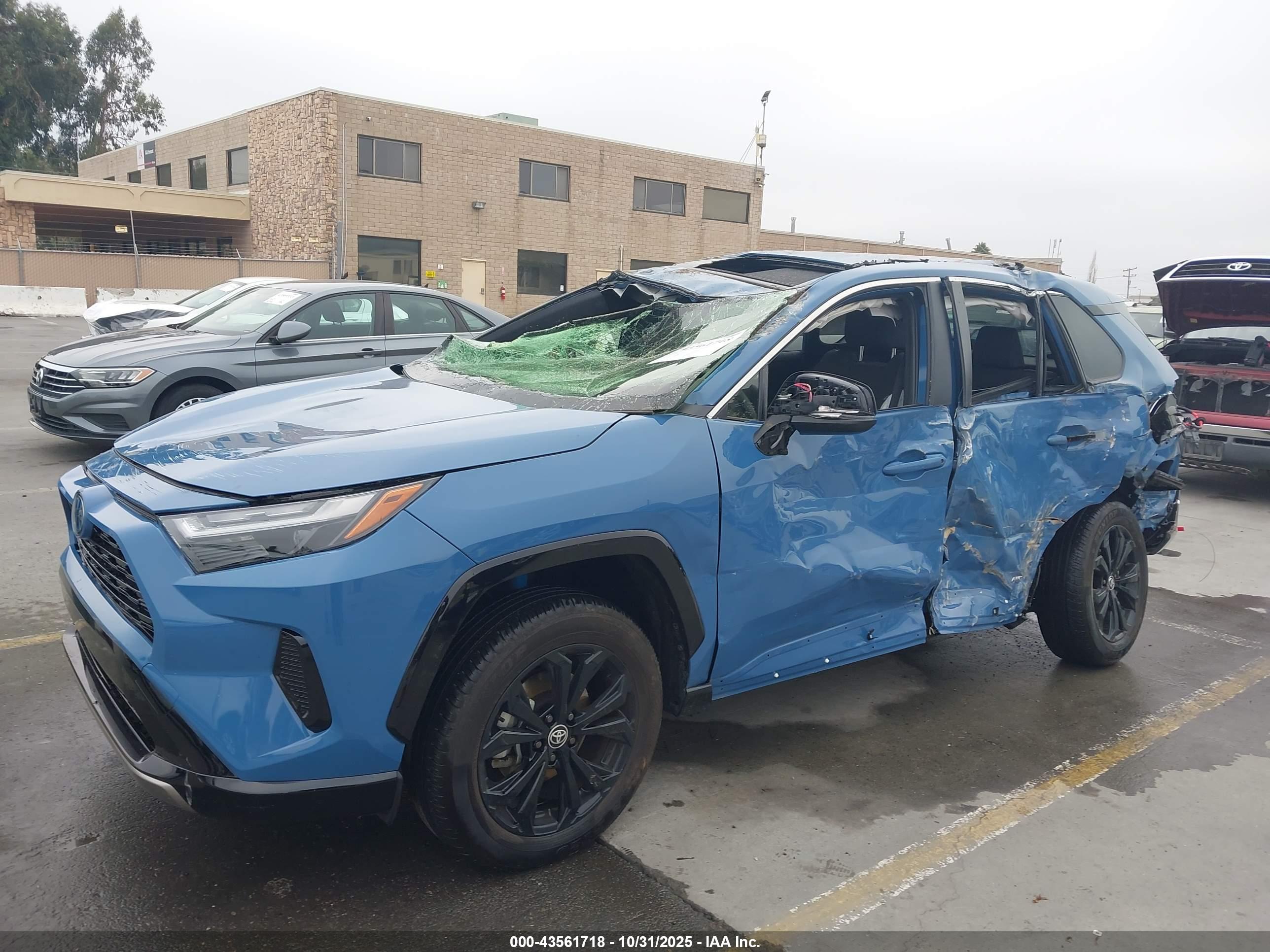 TOYOTA RAV4 image 6