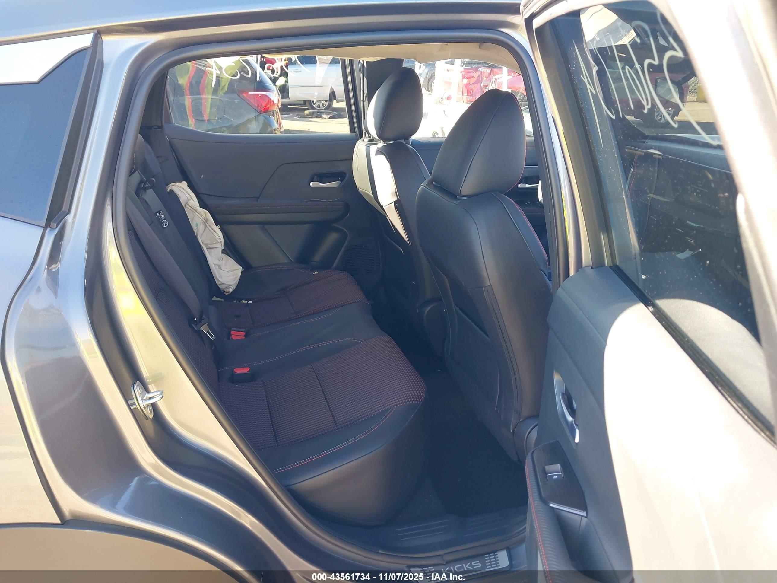 NISSAN KICKS image 8