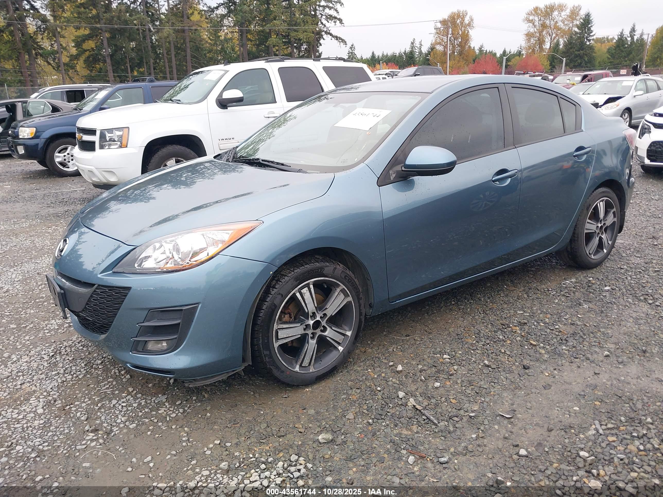 MAZDA MAZDA3 image 2