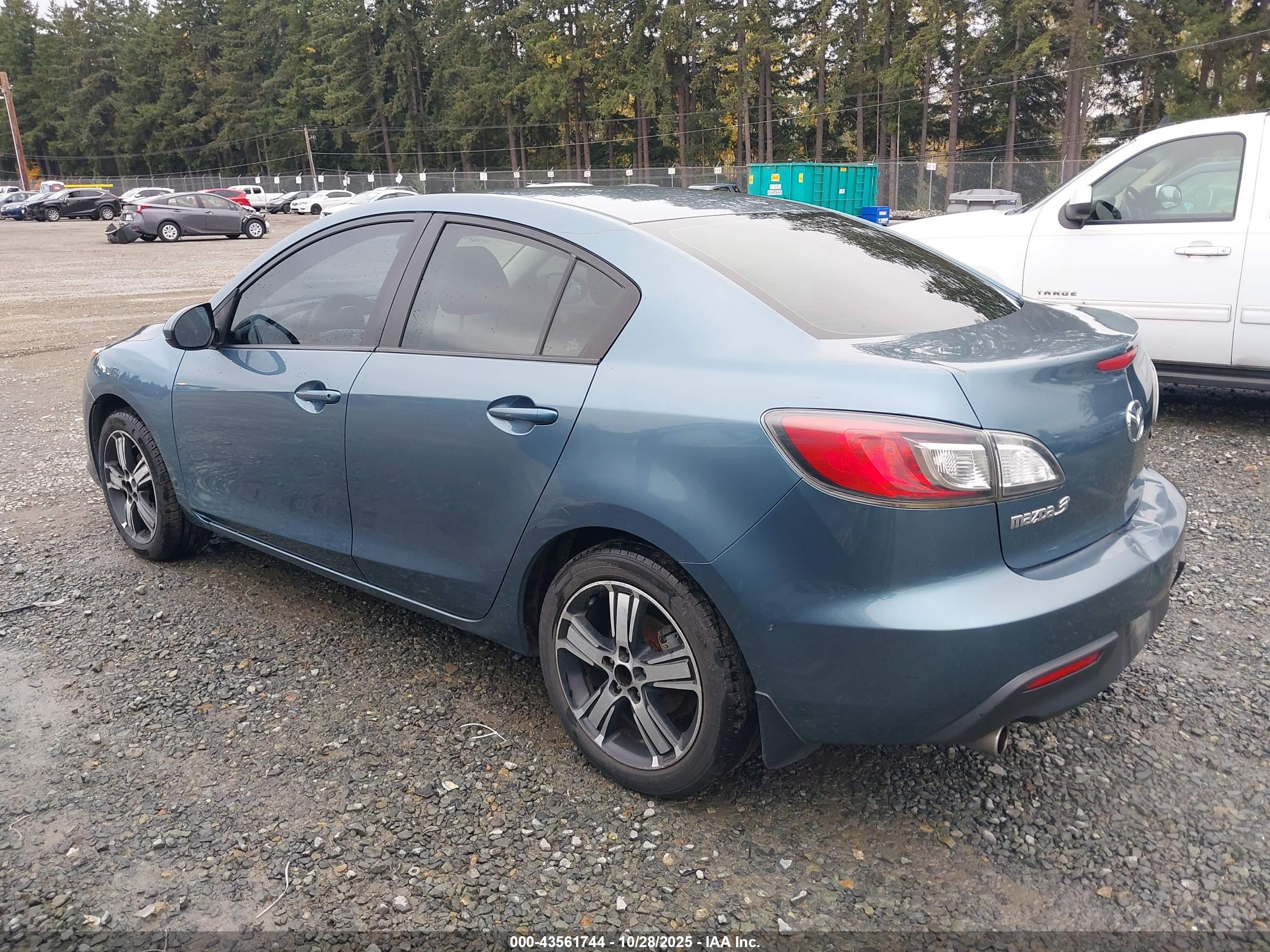 MAZDA MAZDA3 image 3