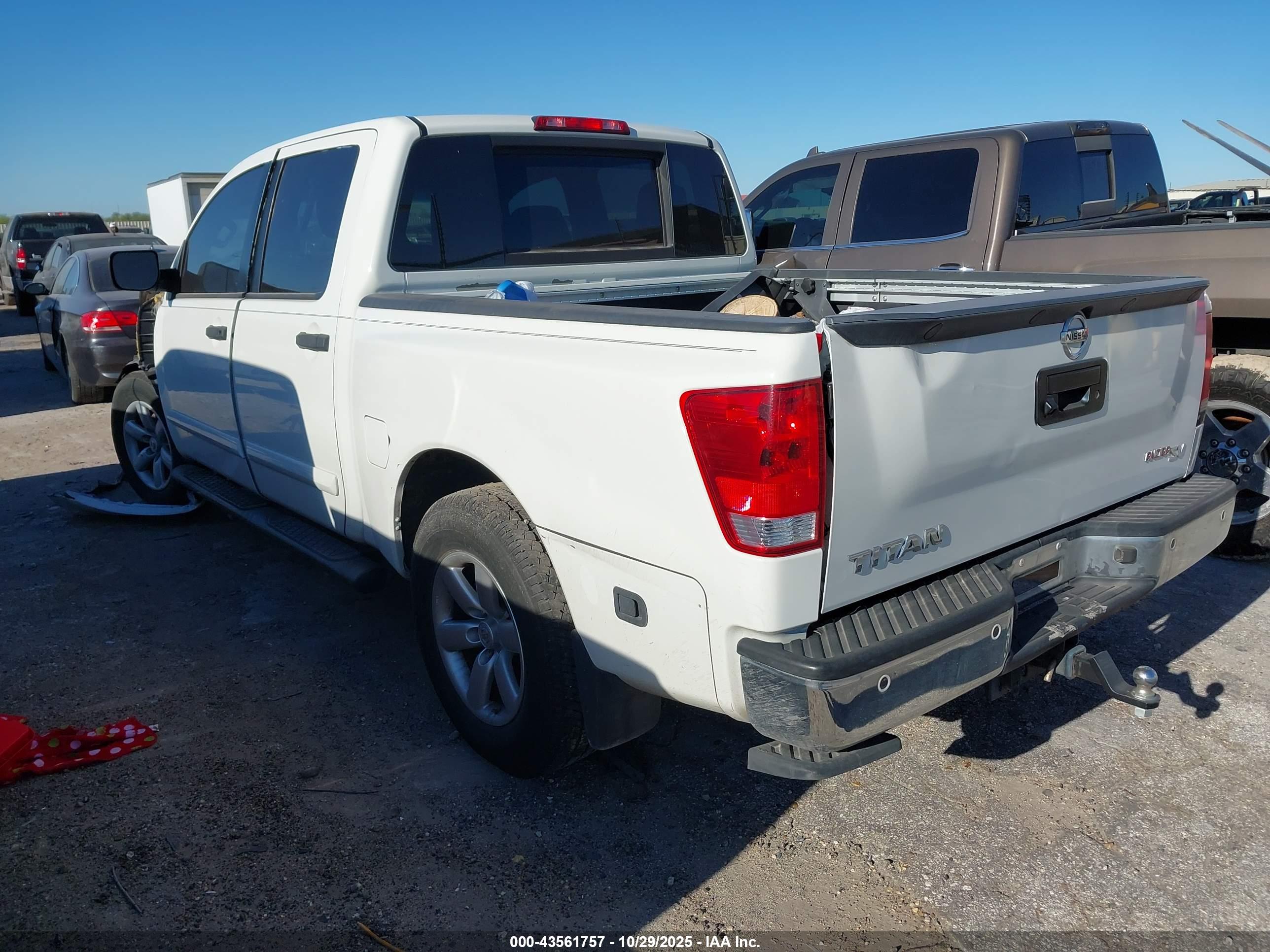 NISSAN TITAN image 3