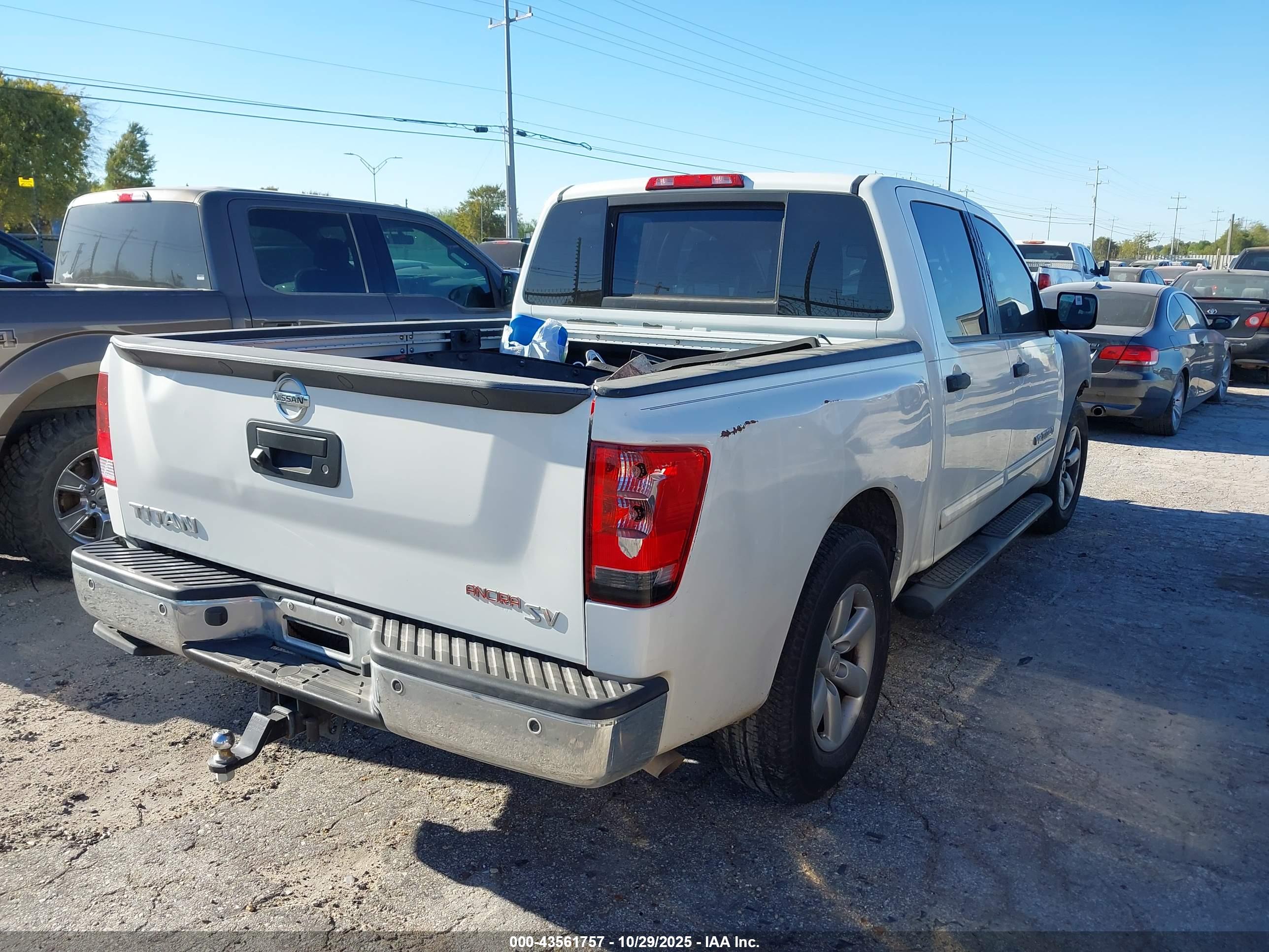 NISSAN TITAN image 4