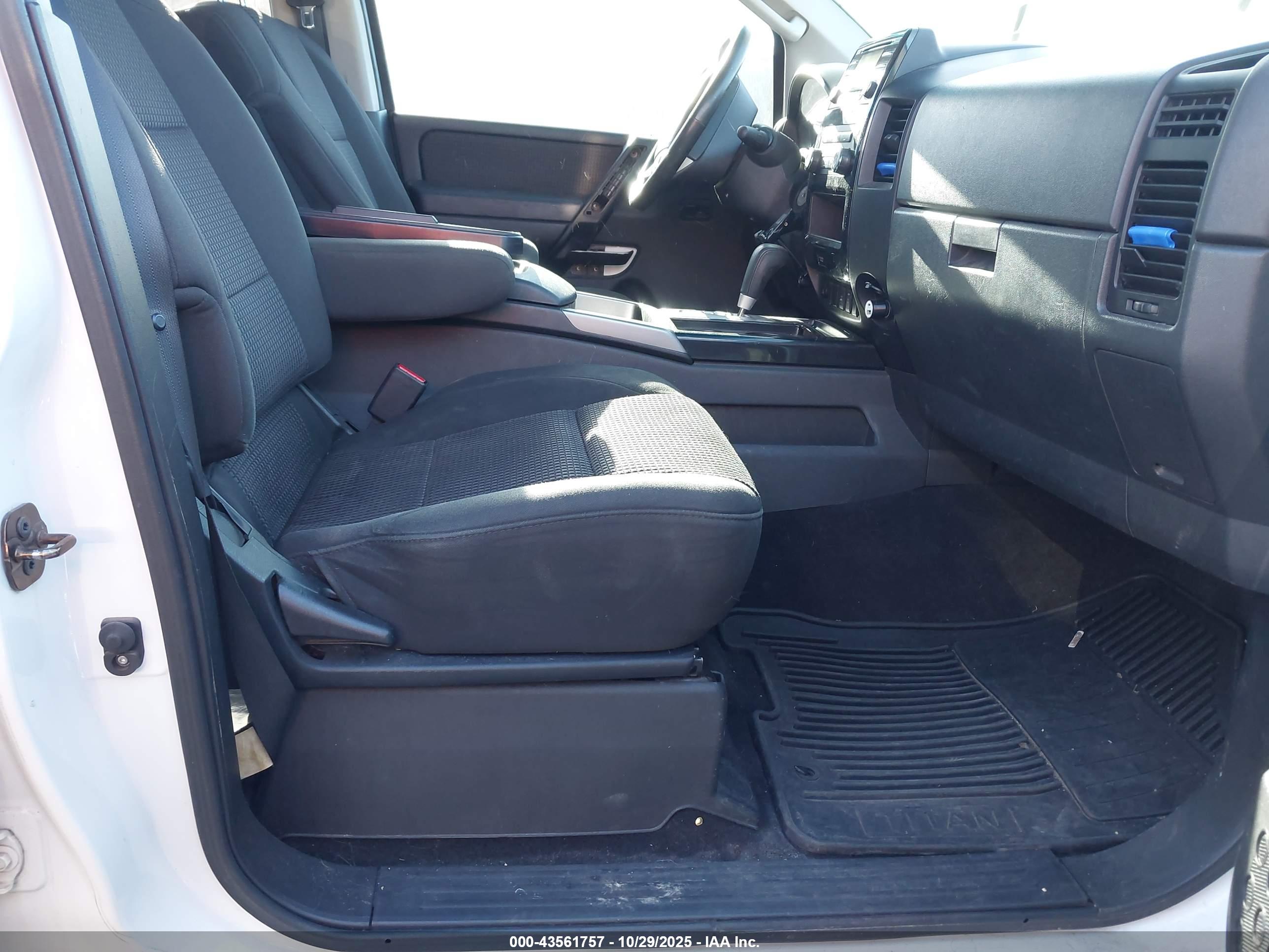 NISSAN TITAN image 5