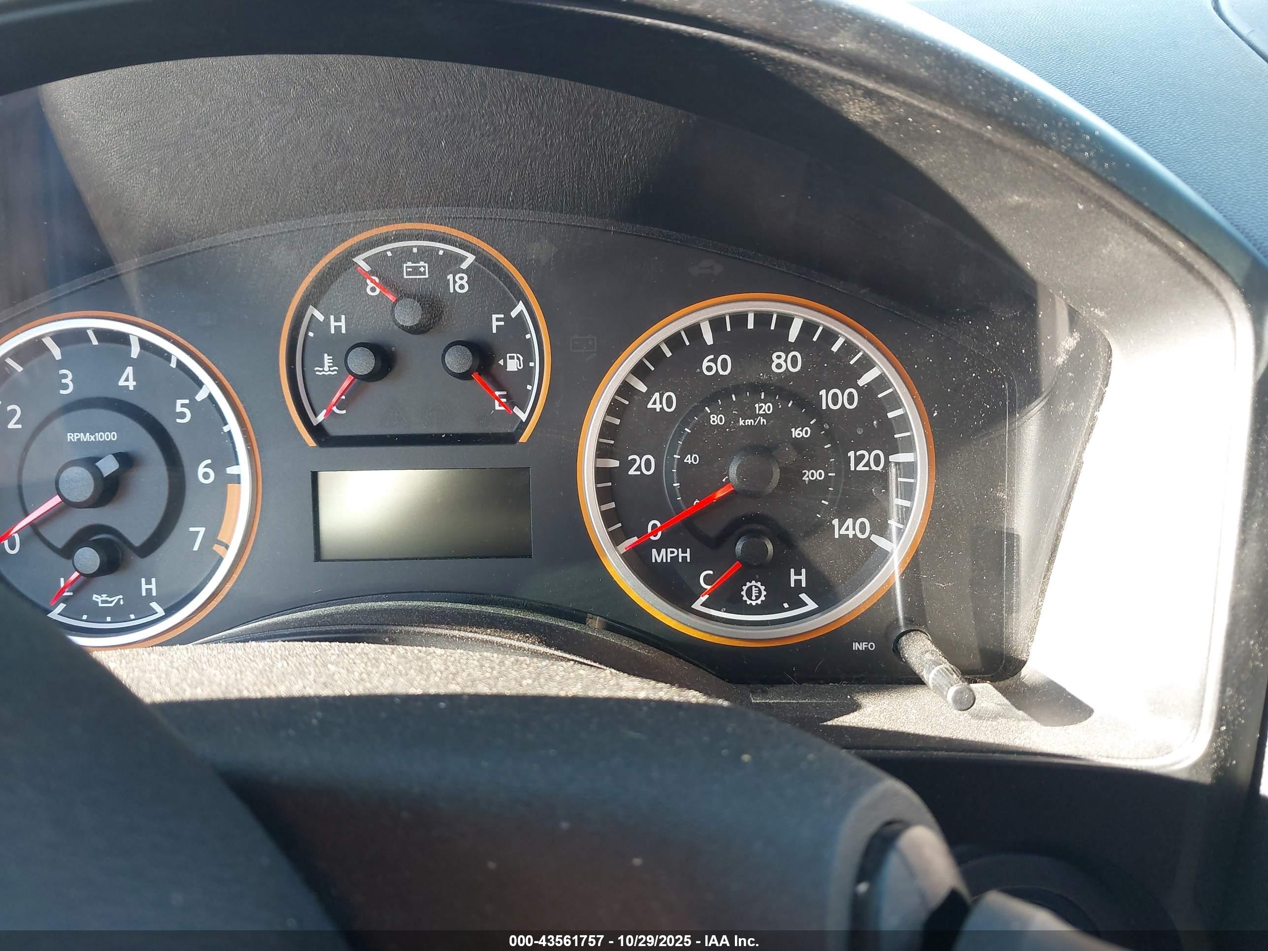NISSAN TITAN image 7