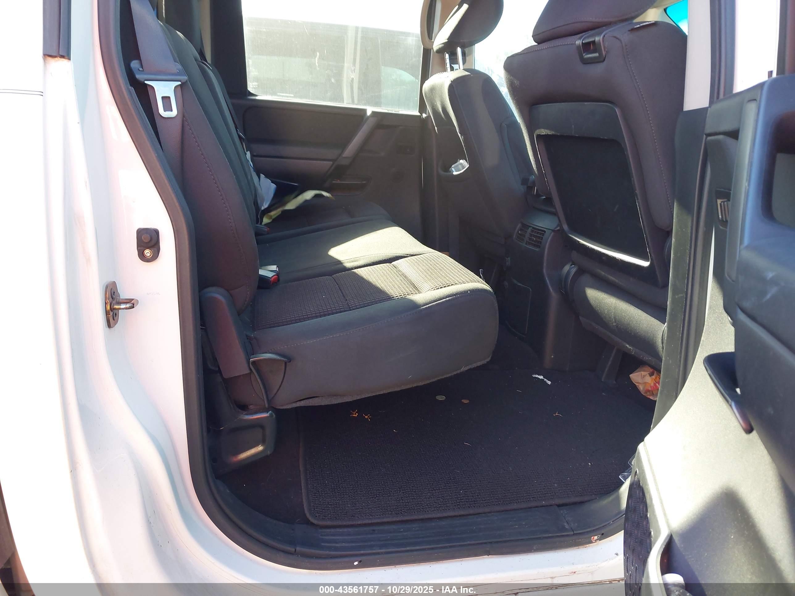 NISSAN TITAN image 8