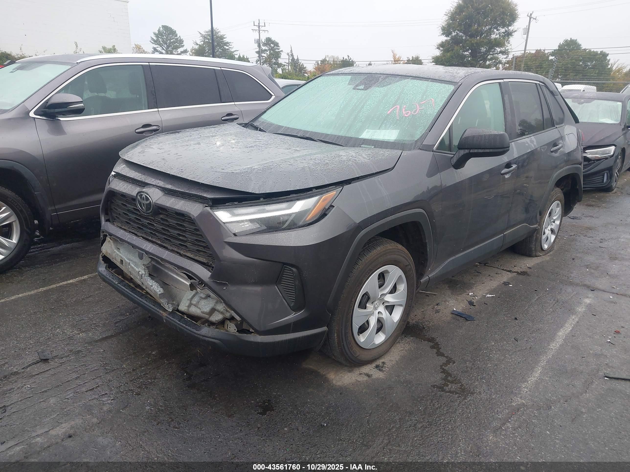TOYOTA RAV4 image 2
