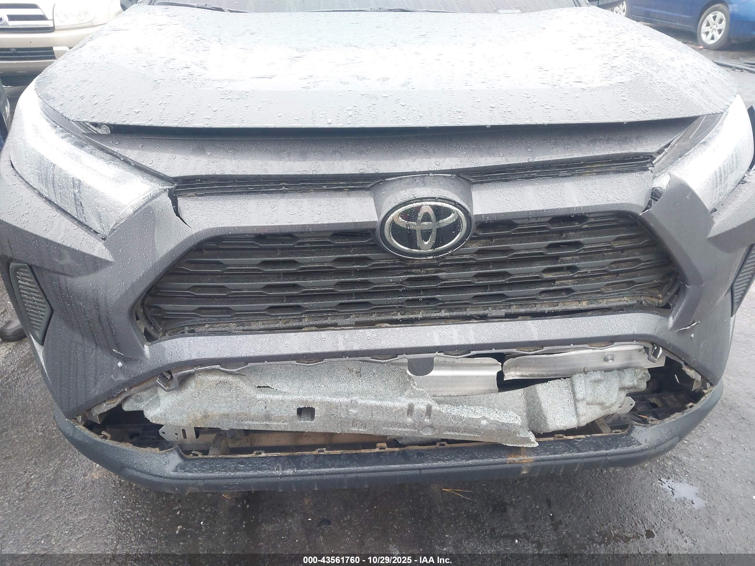 TOYOTA RAV4 image 6