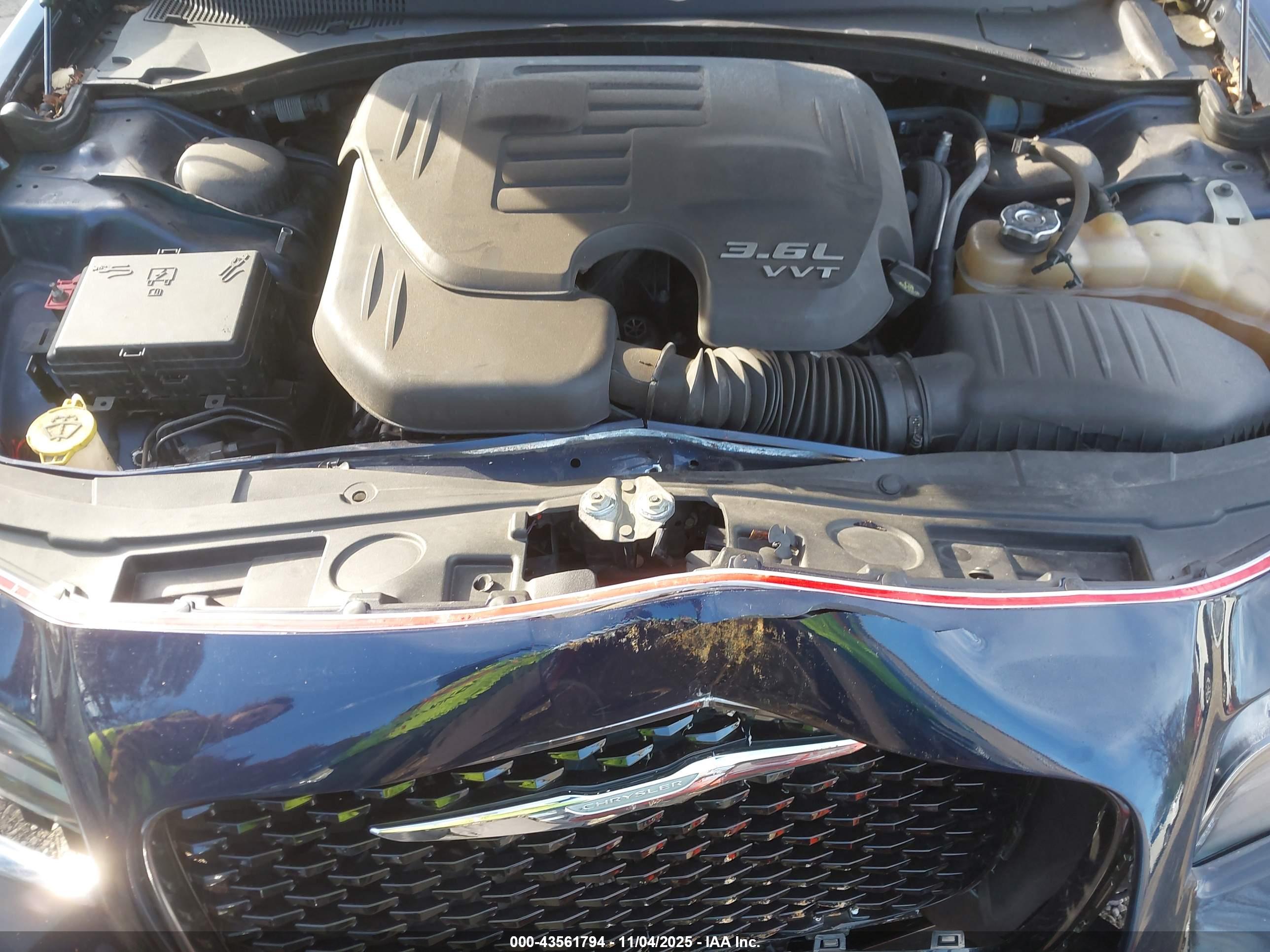 CHRYSLER 300 image 10