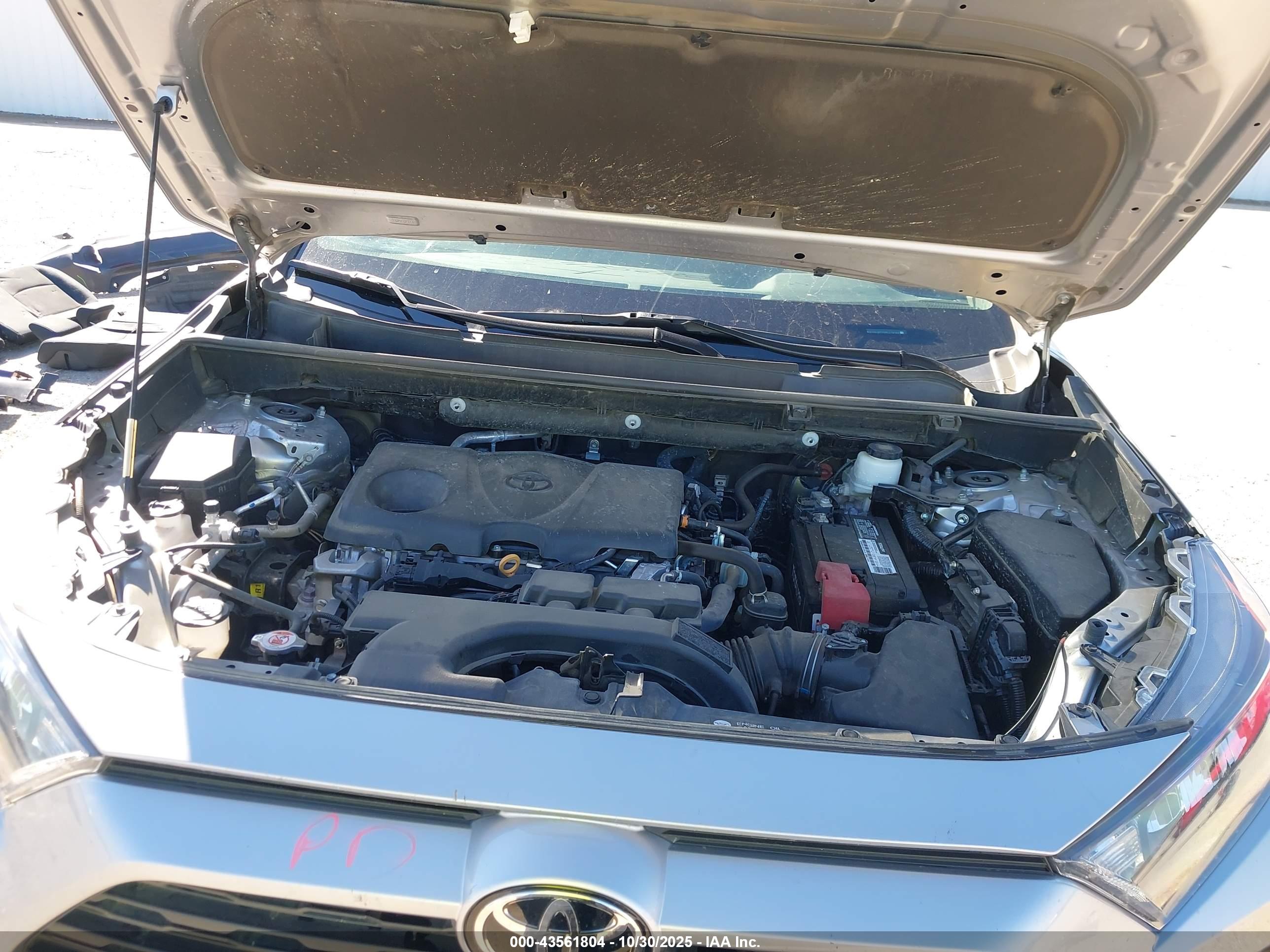 TOYOTA RAV4 image 10