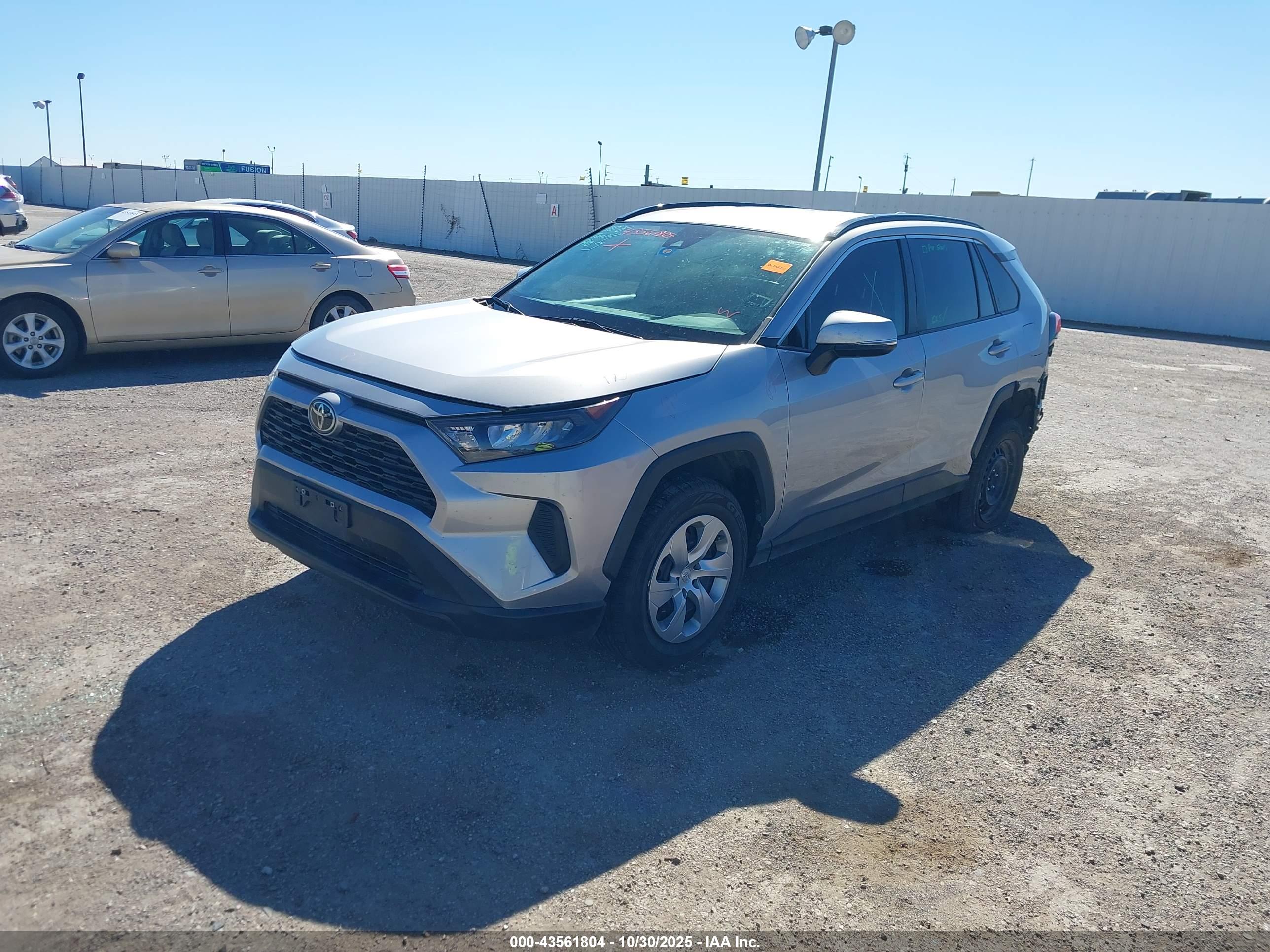 TOYOTA RAV4 image 2