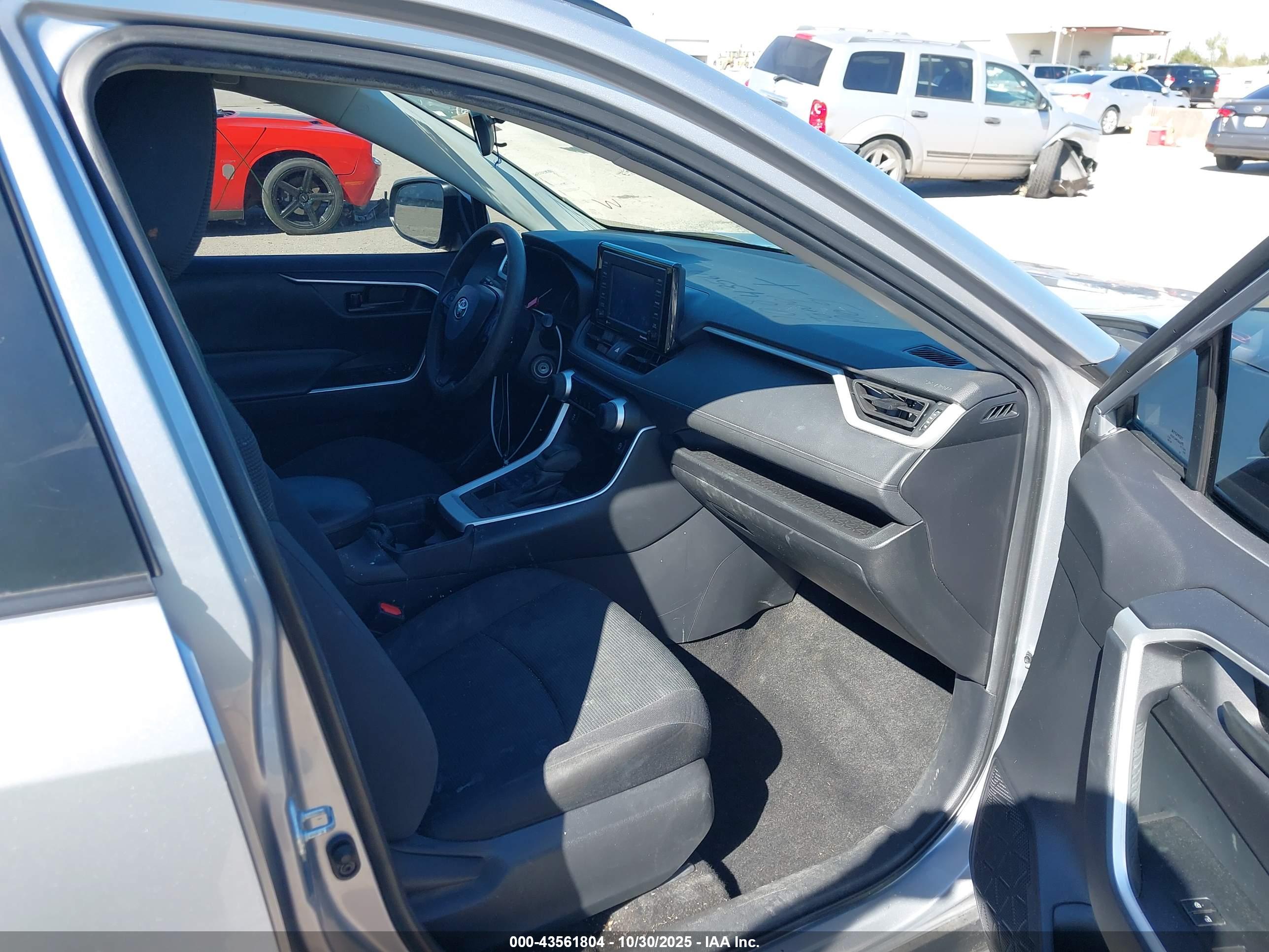 TOYOTA RAV4 image 5