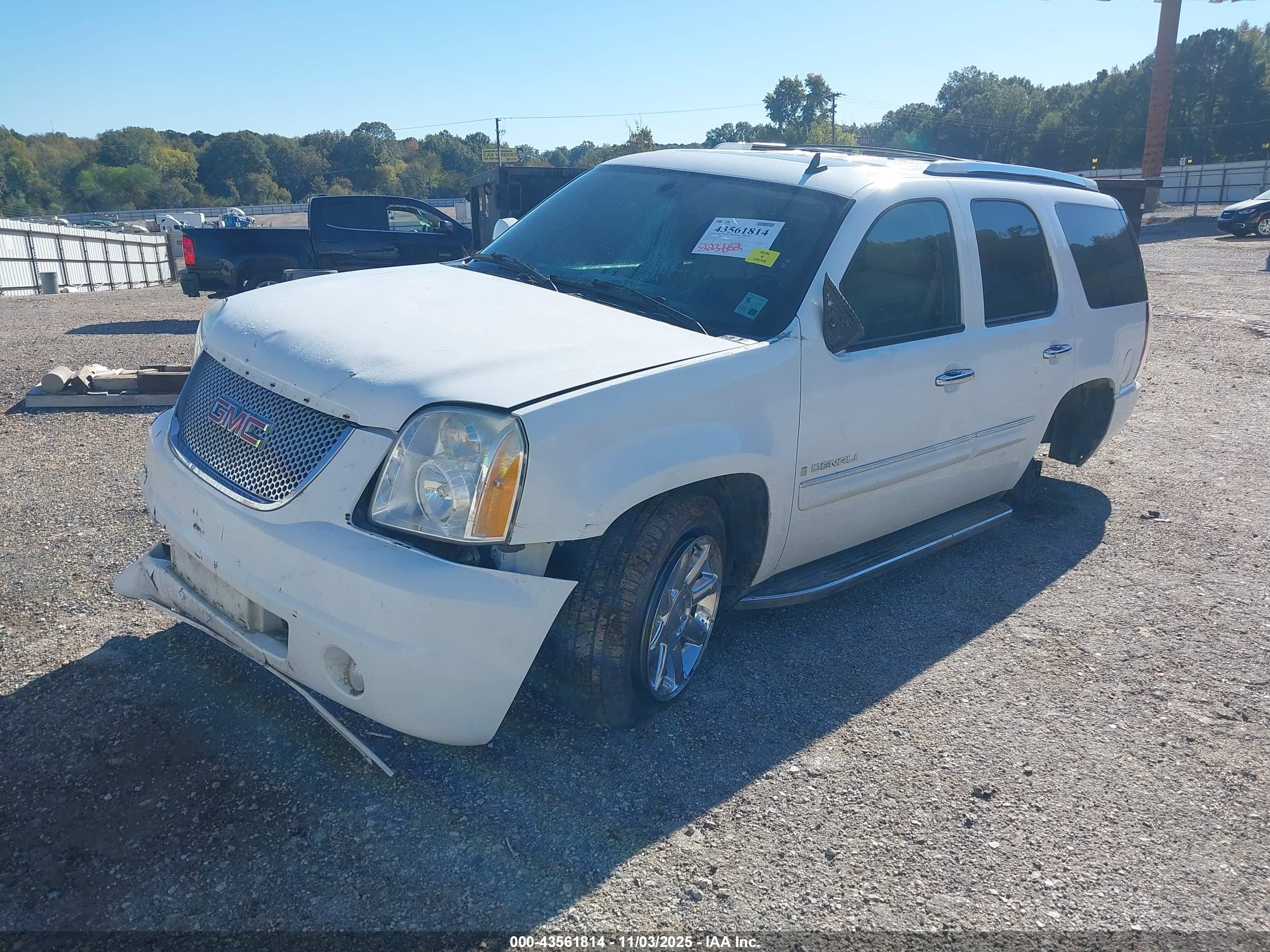 GMC YUKON image 2