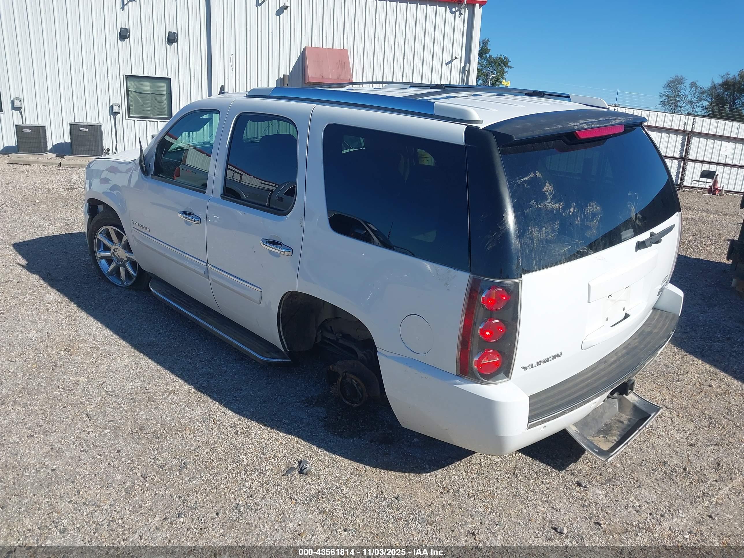 GMC YUKON image 3