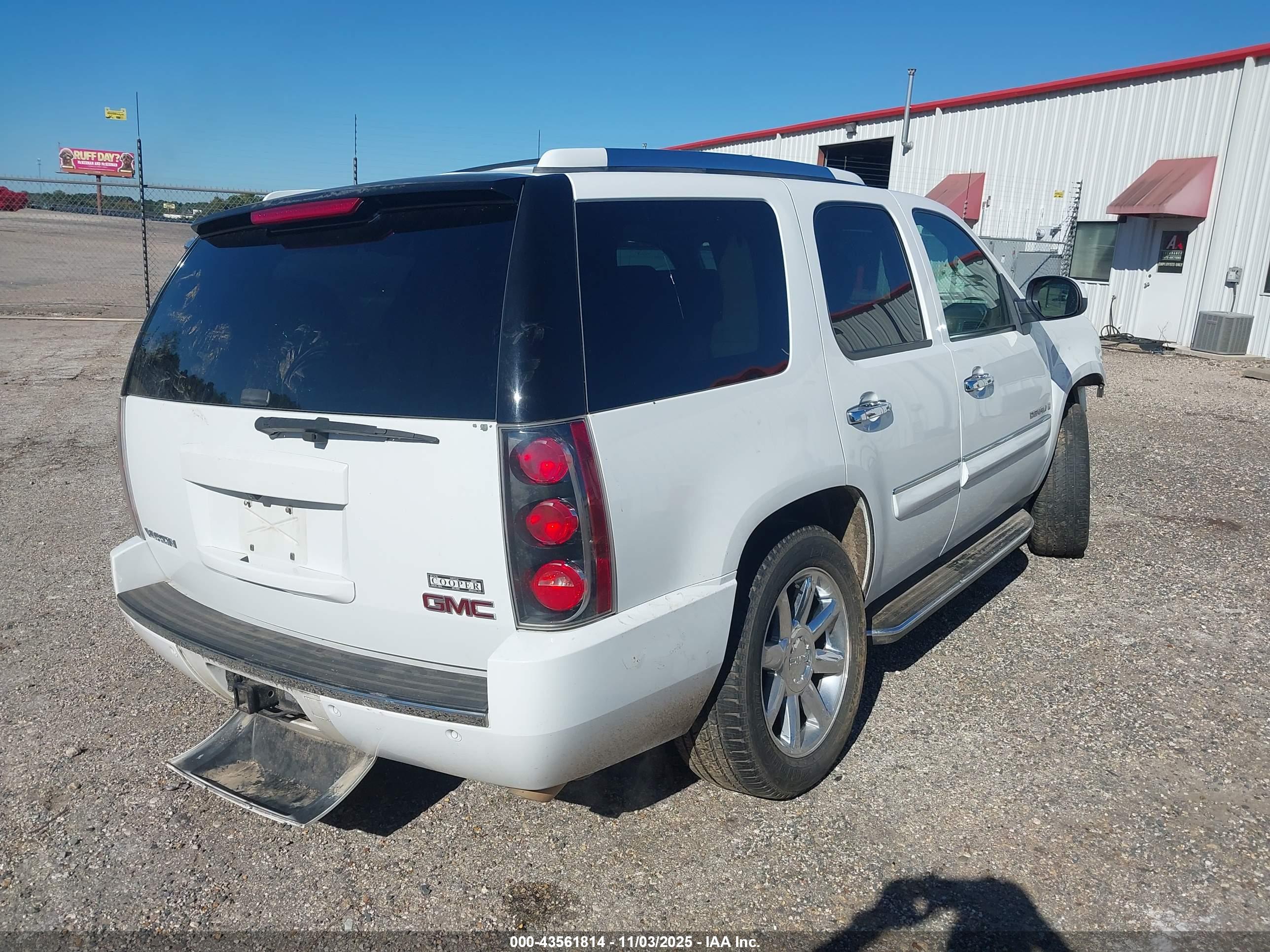 GMC YUKON image 4