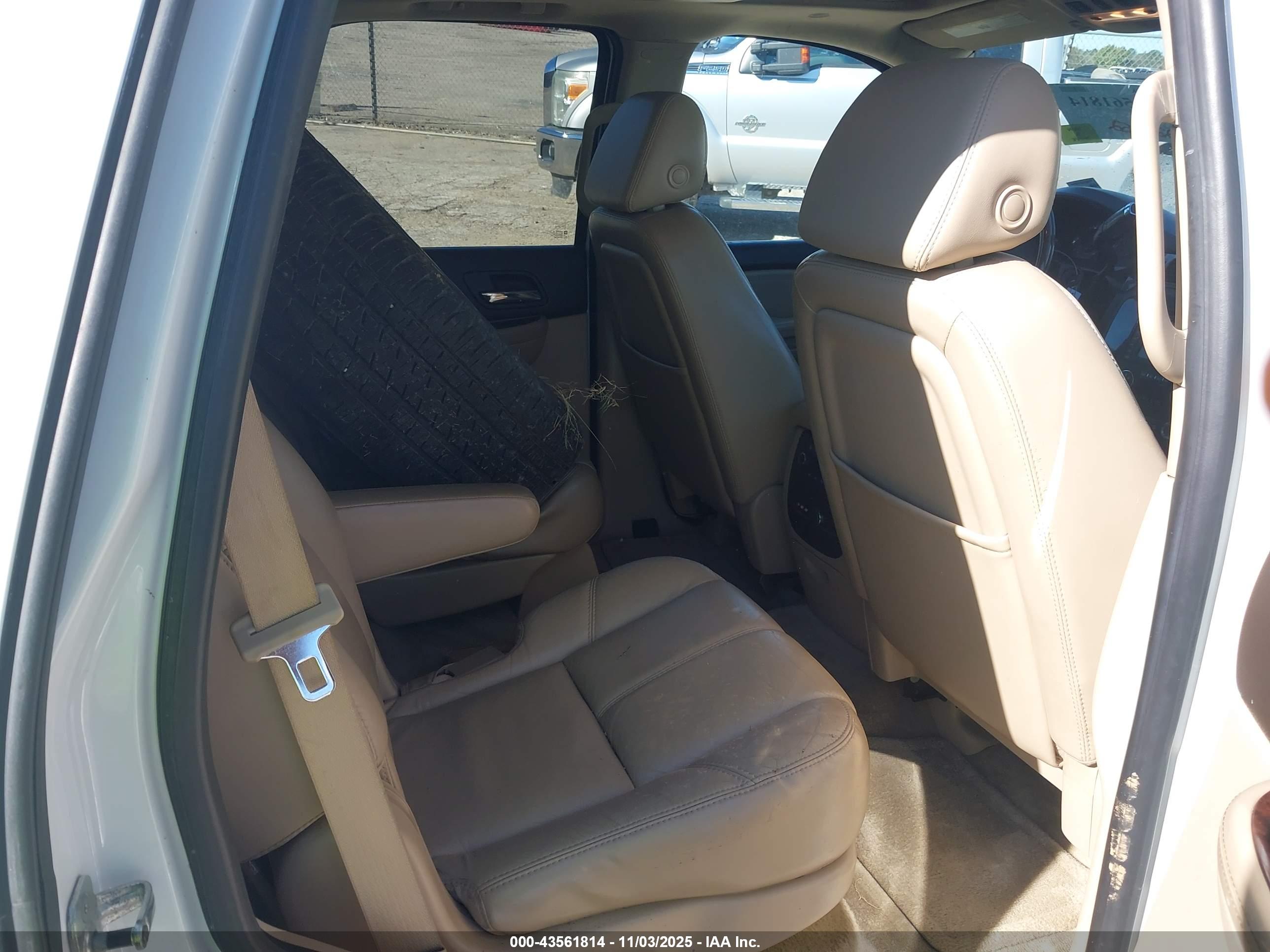 GMC YUKON image 8