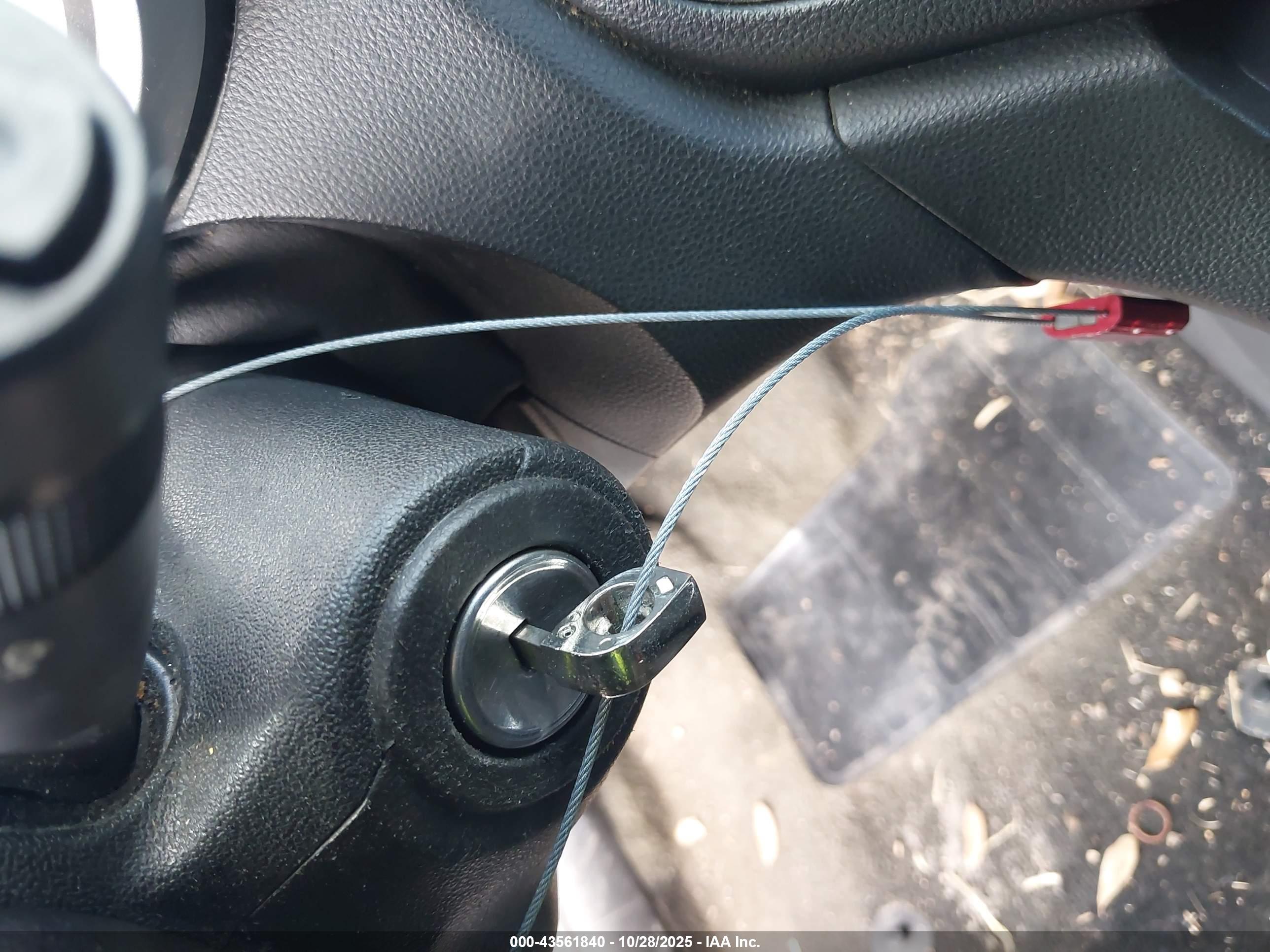 CHEVROLET EQUINOX image 11