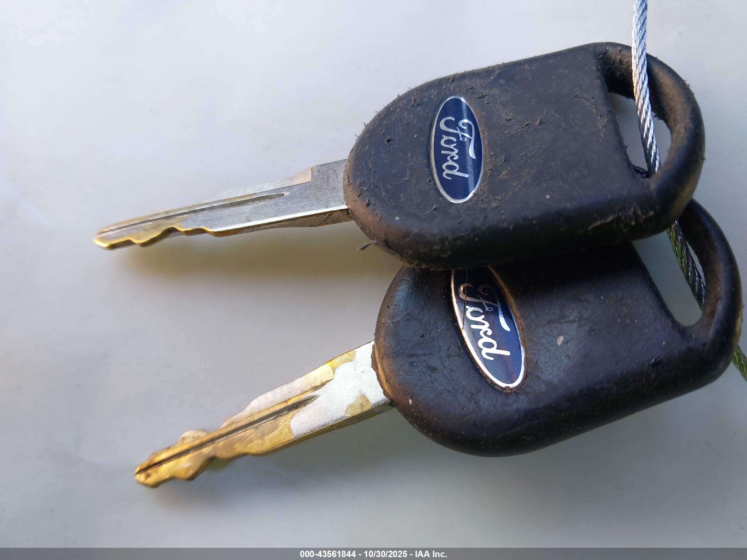 FORD EXPLORER image 11