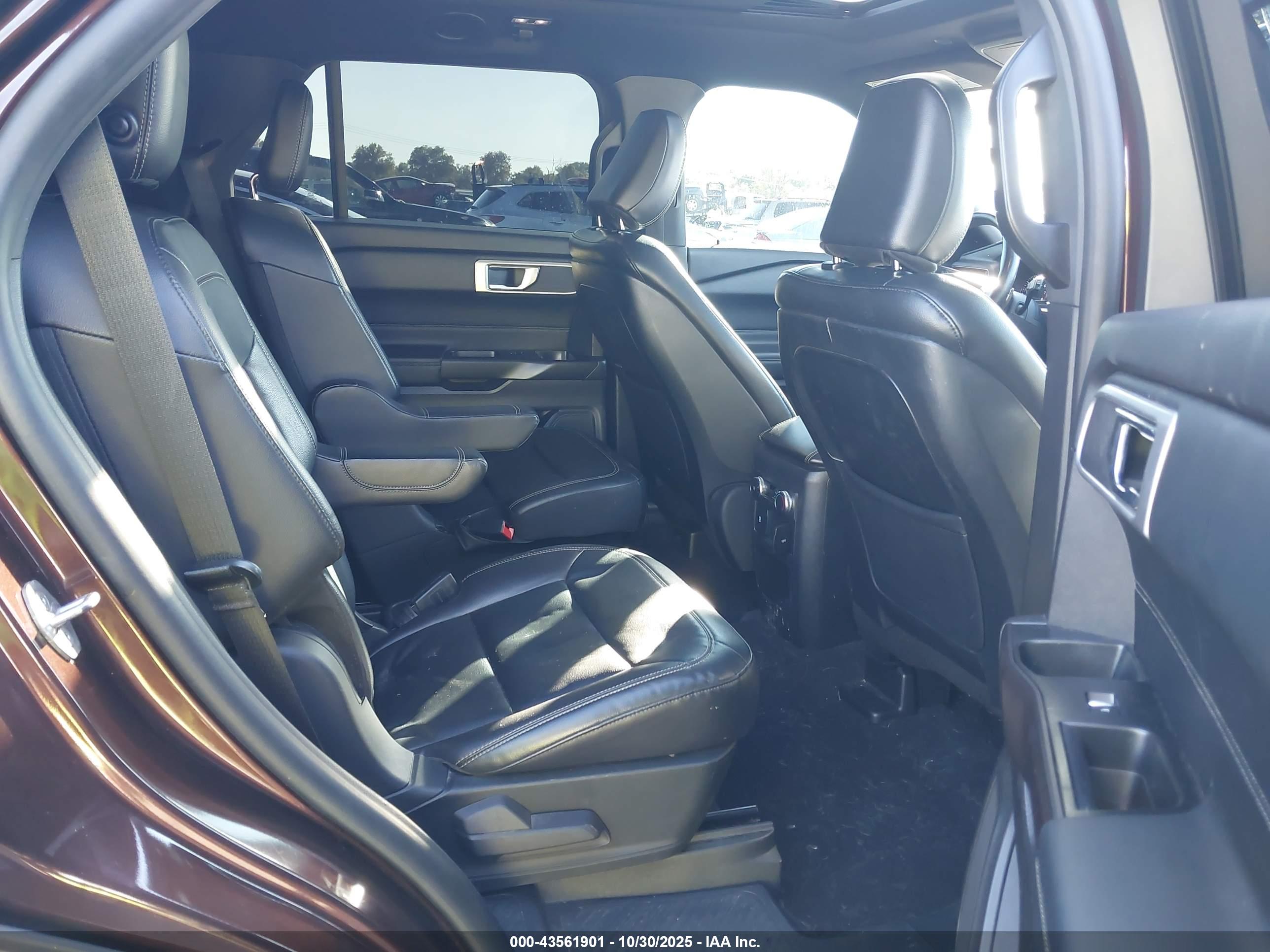 FORD EXPLORER image 8