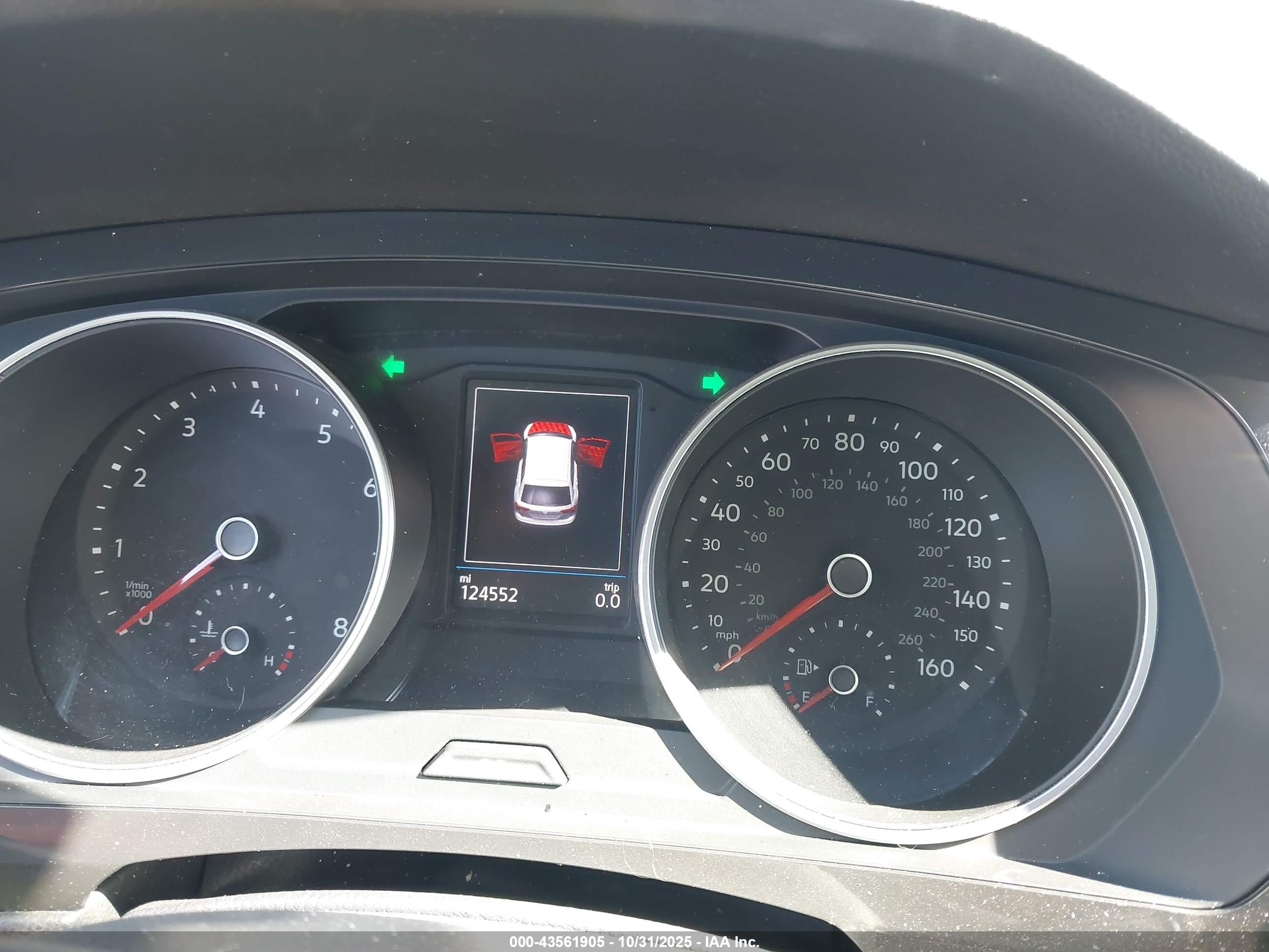 VOLKSWAGEN TIGUAN image 7