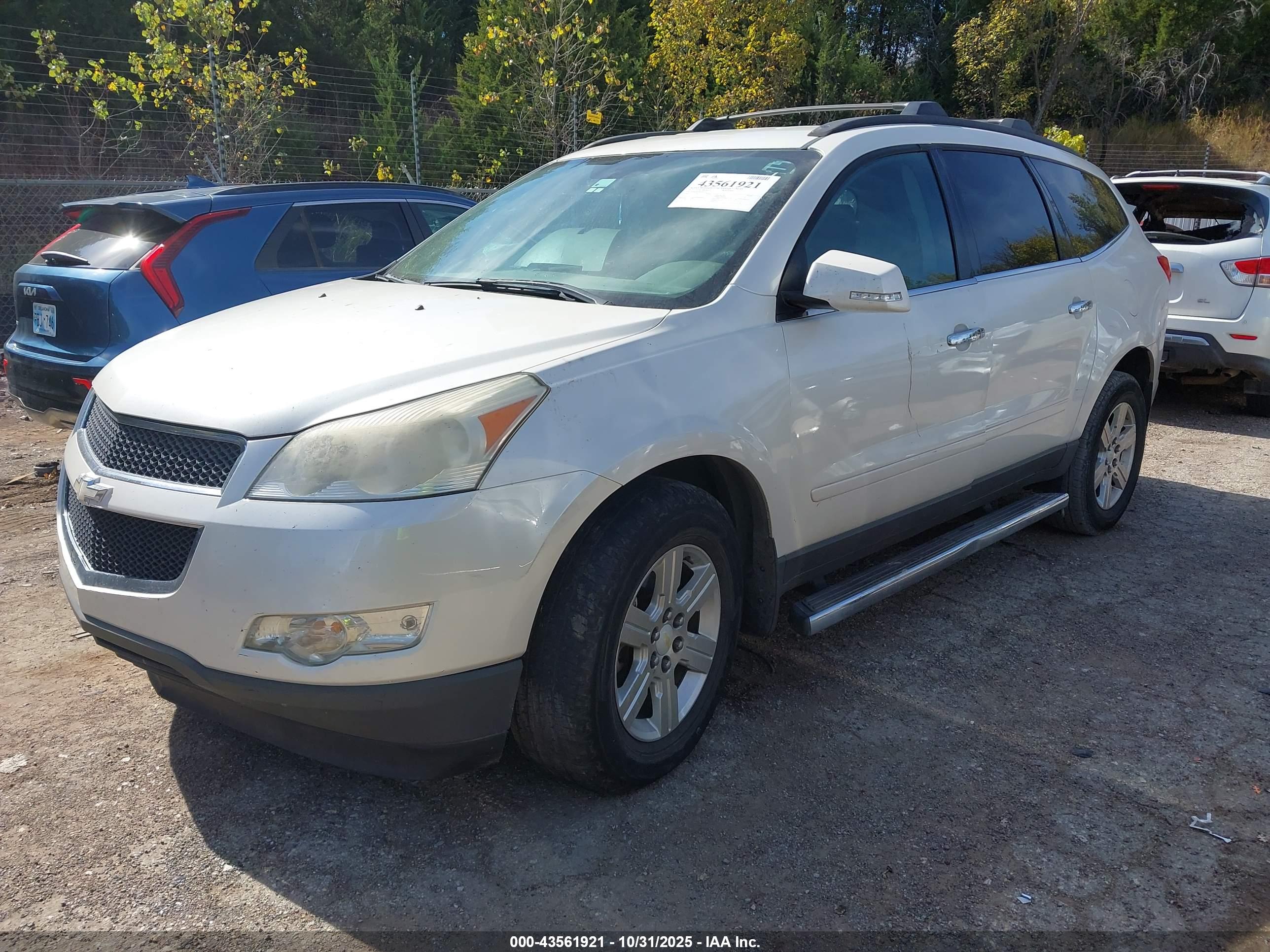 CHEVROLET TRAVERSE image 2