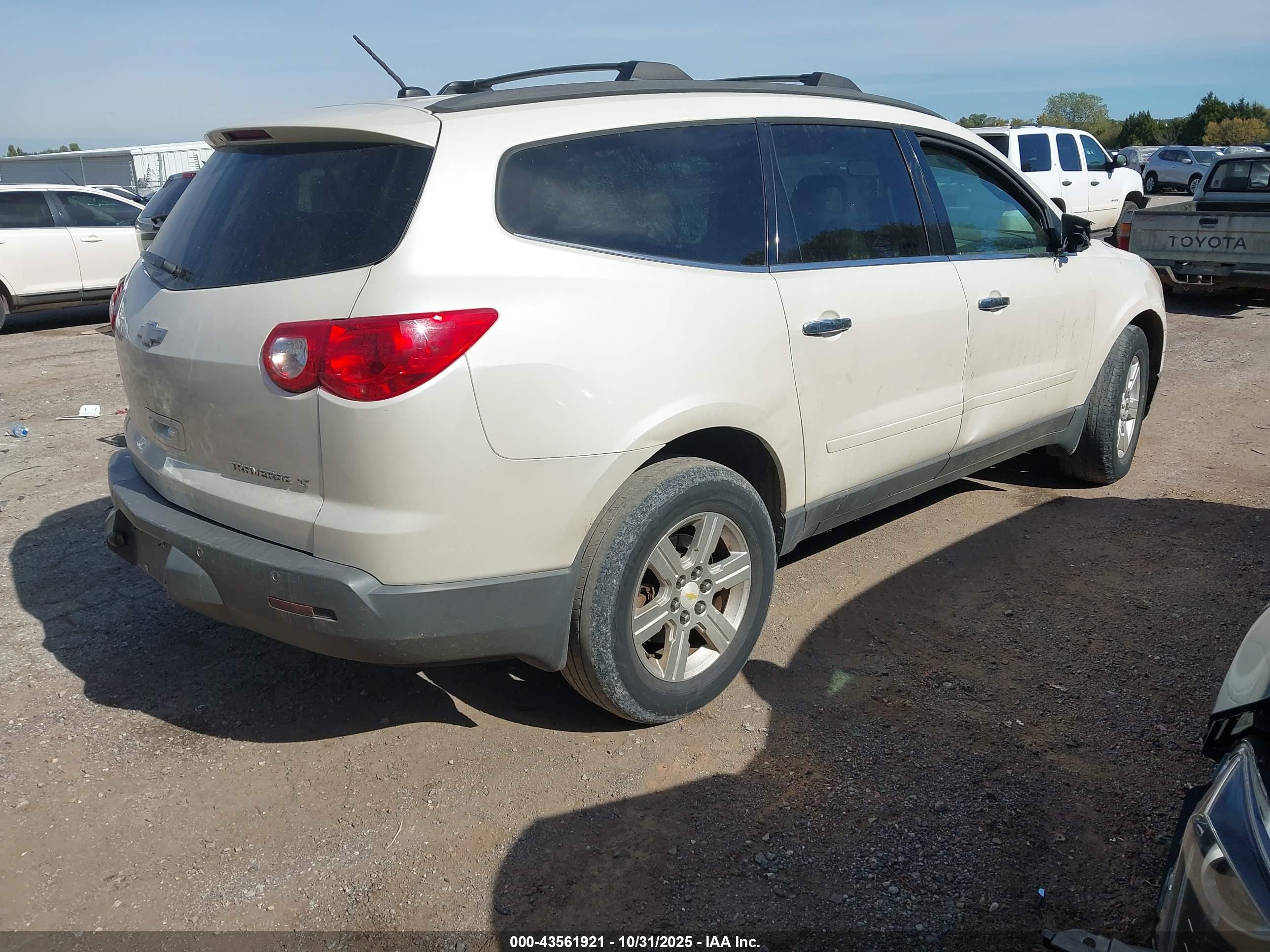 CHEVROLET TRAVERSE image 4