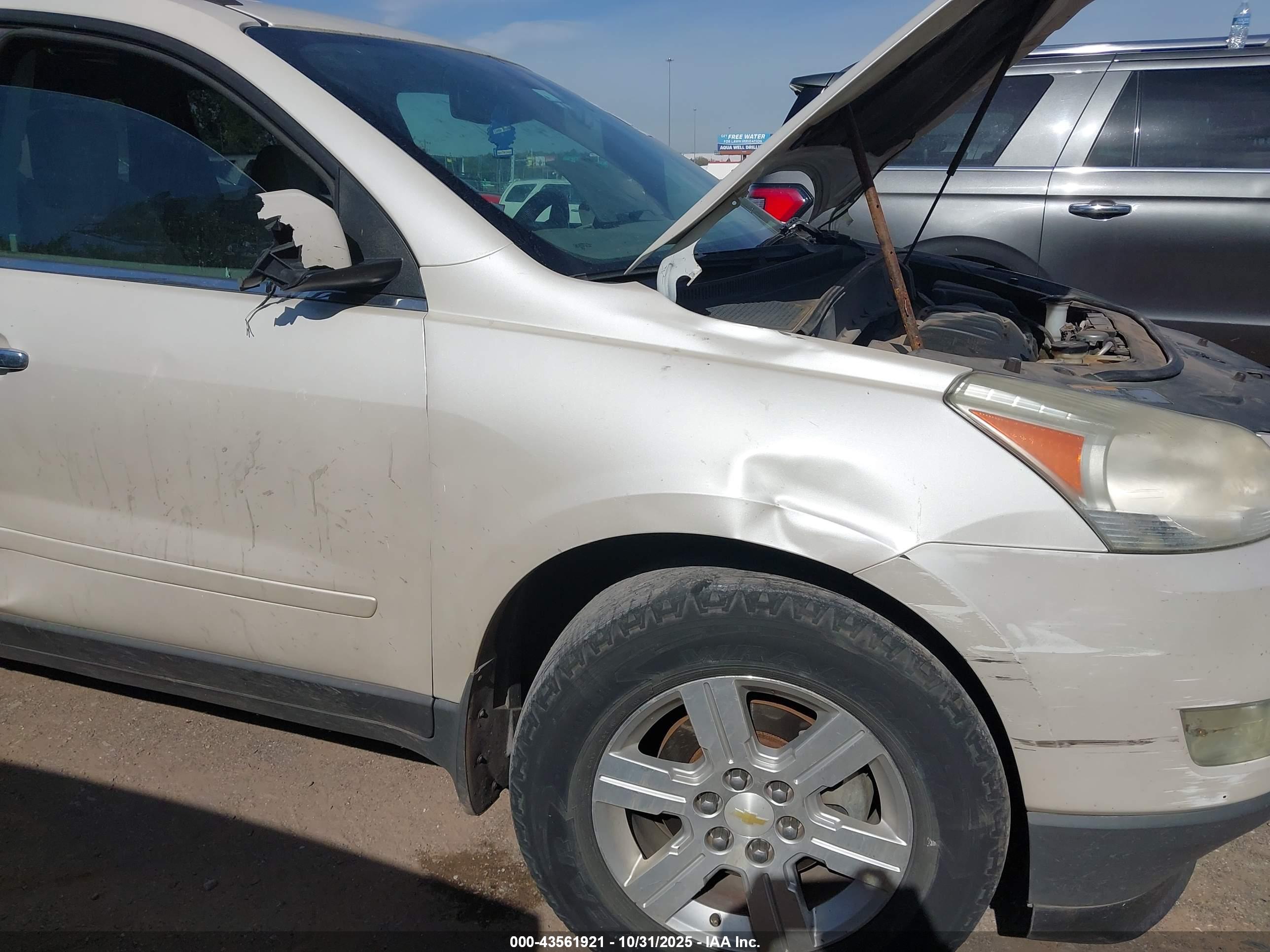 CHEVROLET TRAVERSE image 6
