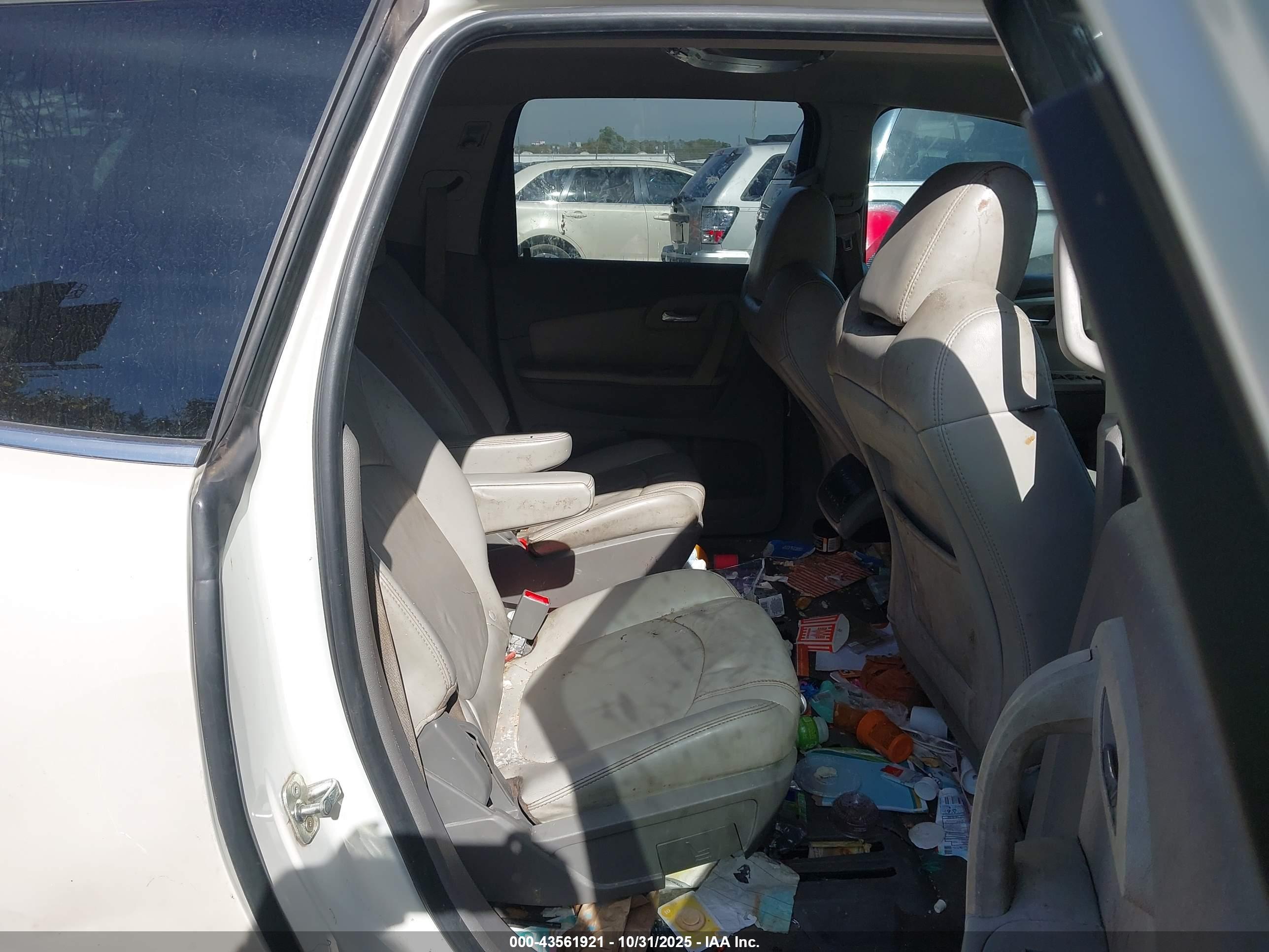 CHEVROLET TRAVERSE image 8