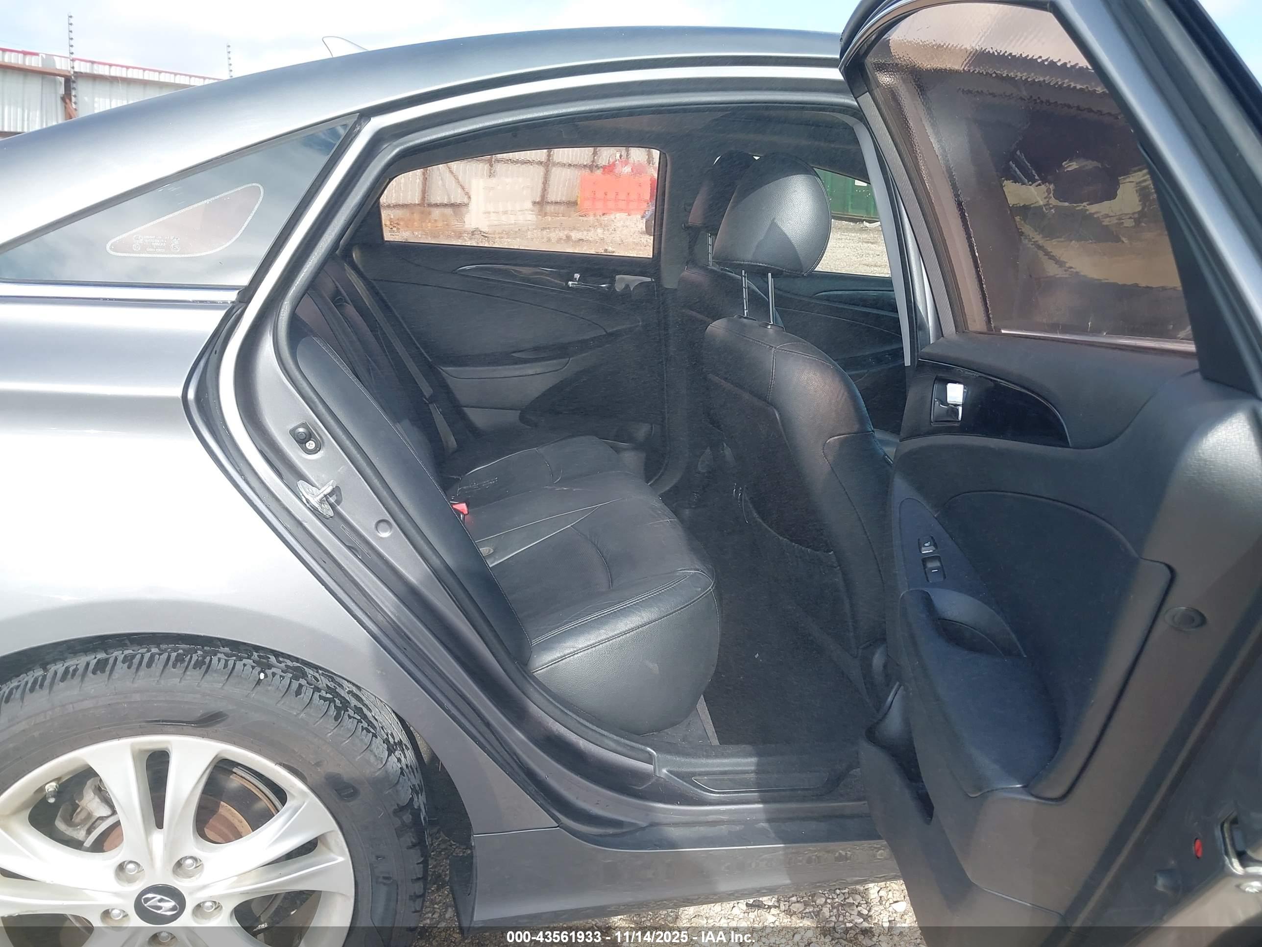 HYUNDAI SONATA image 8