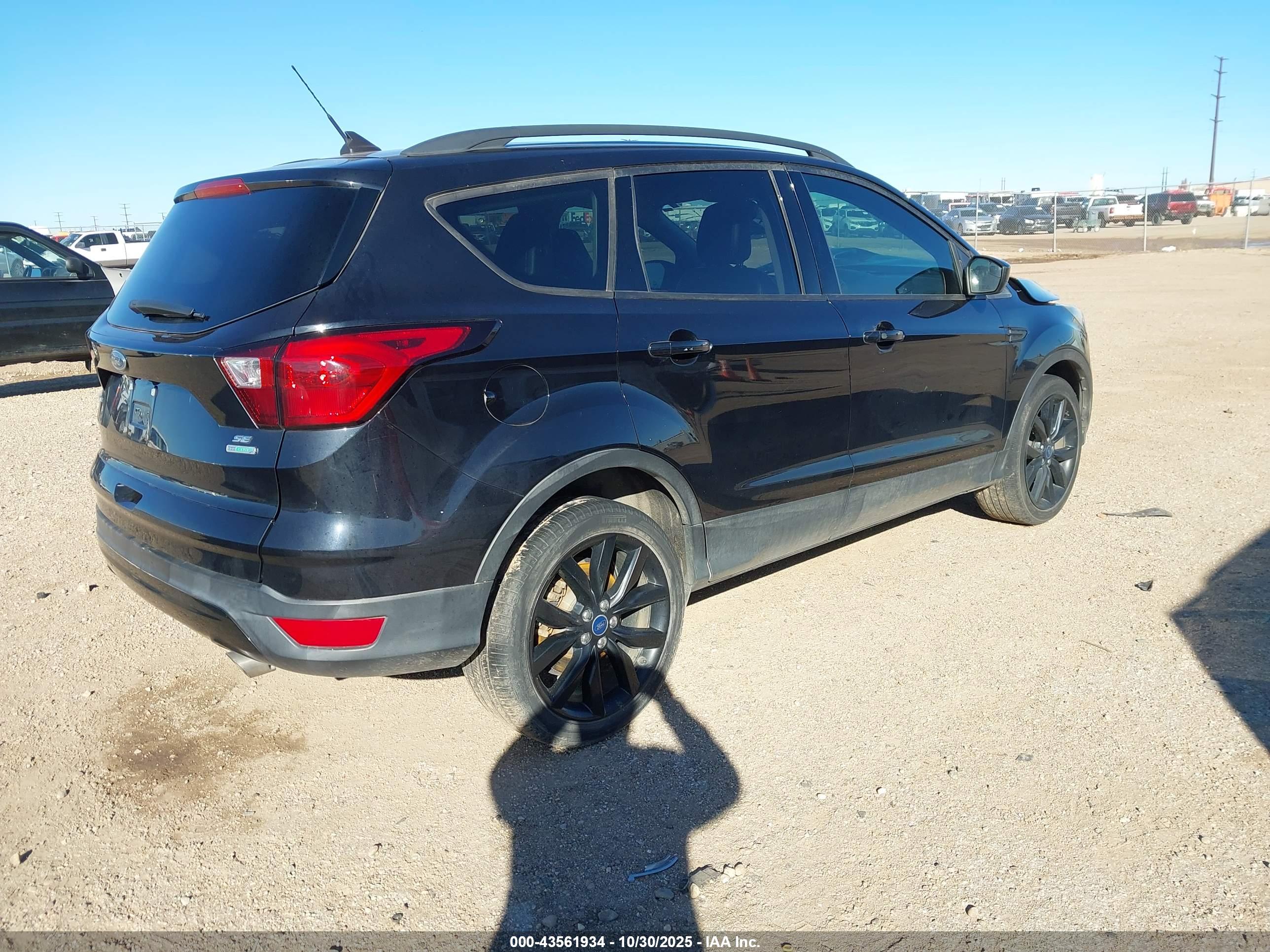 FORD ESCAPE image 4