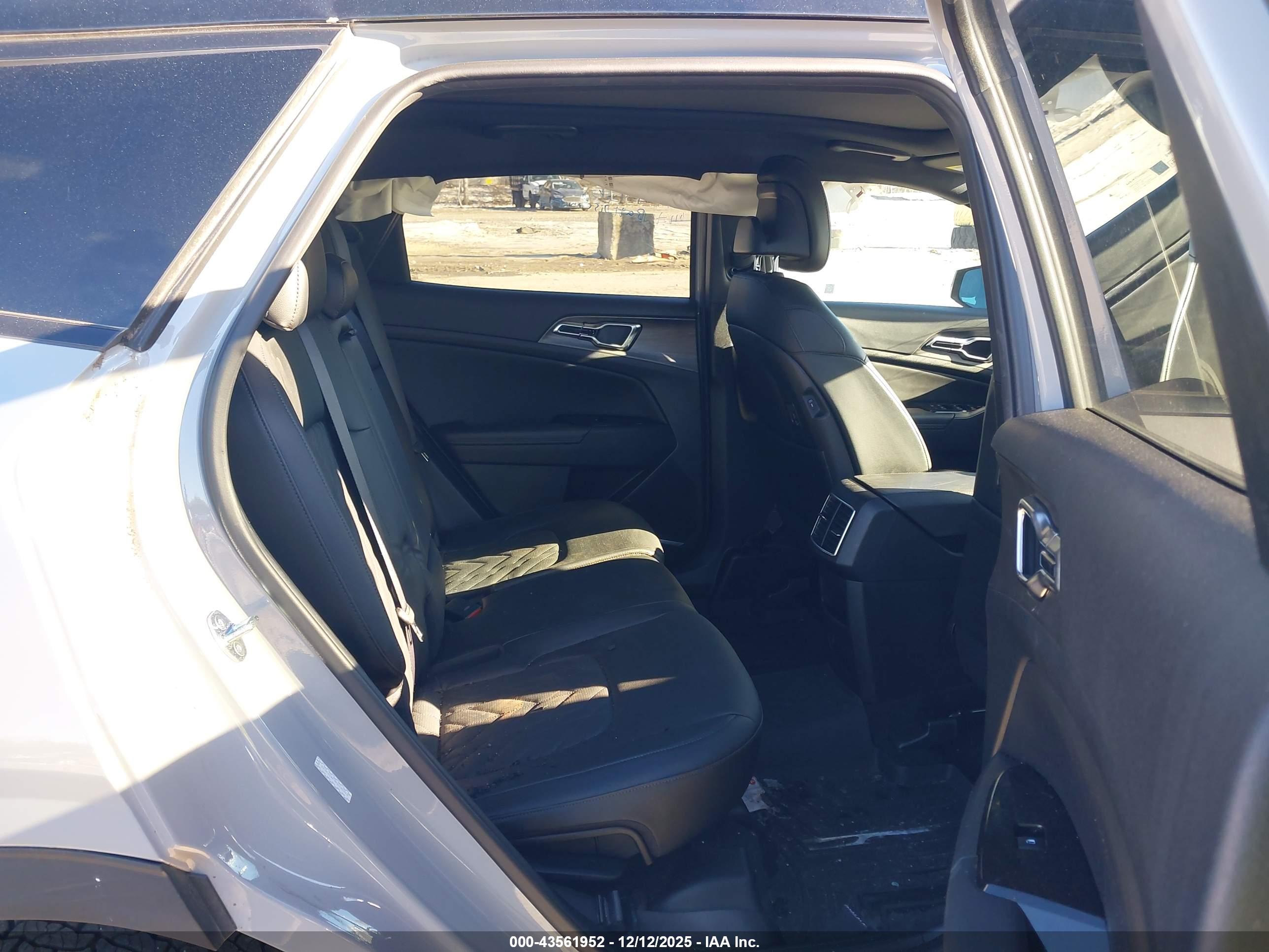 KIA SPORTAGE image 8
