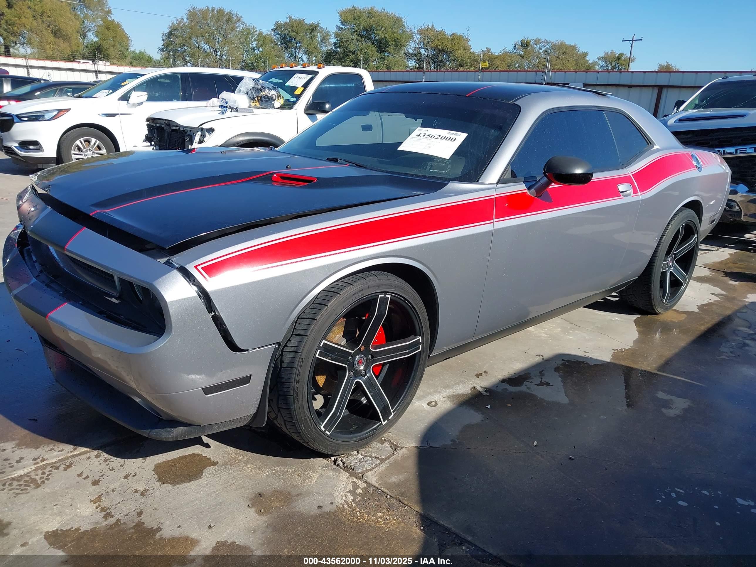 DODGE CHALLENGER image 2
