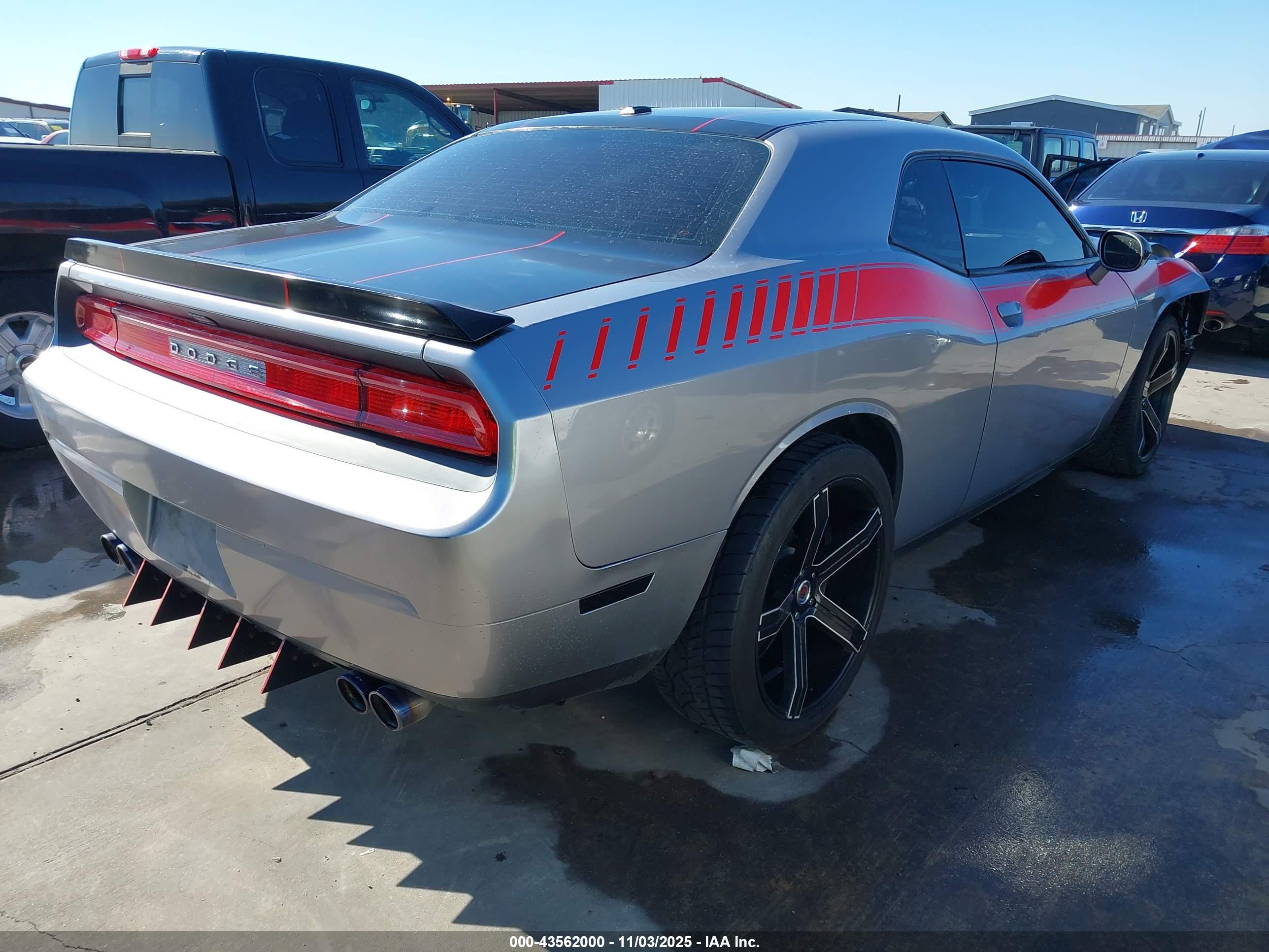 DODGE CHALLENGER image 4