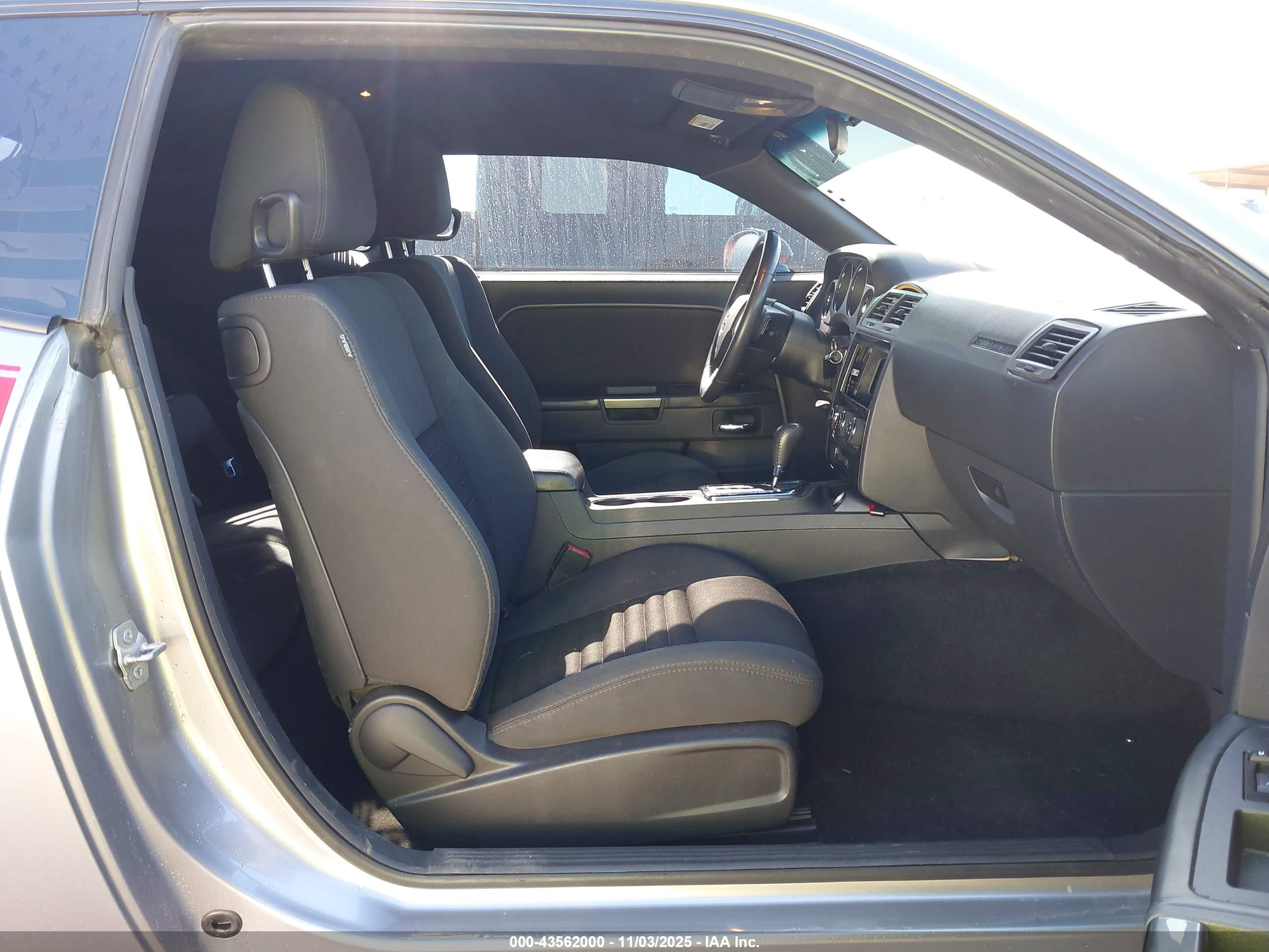 DODGE CHALLENGER image 5