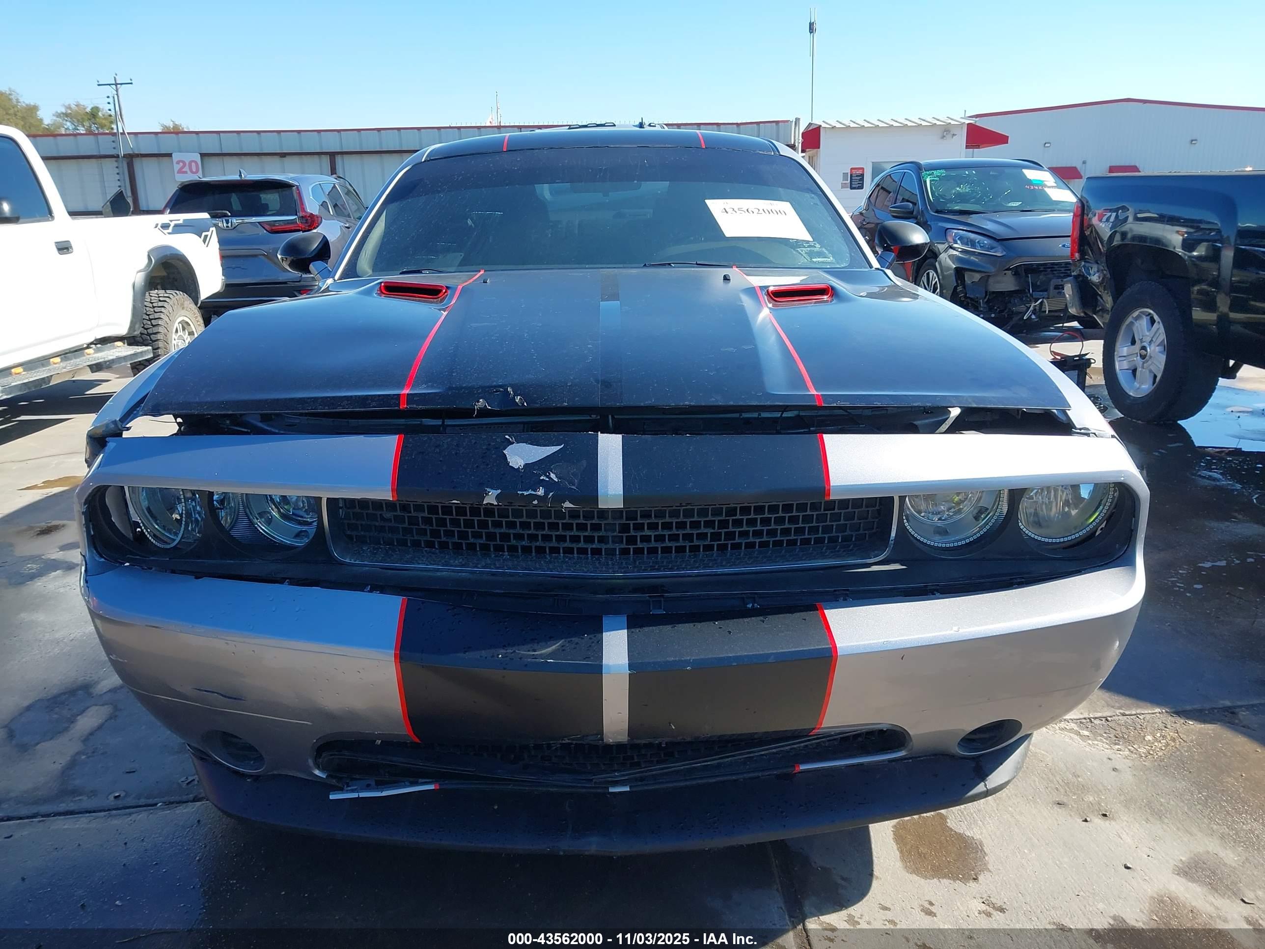DODGE CHALLENGER image 6
