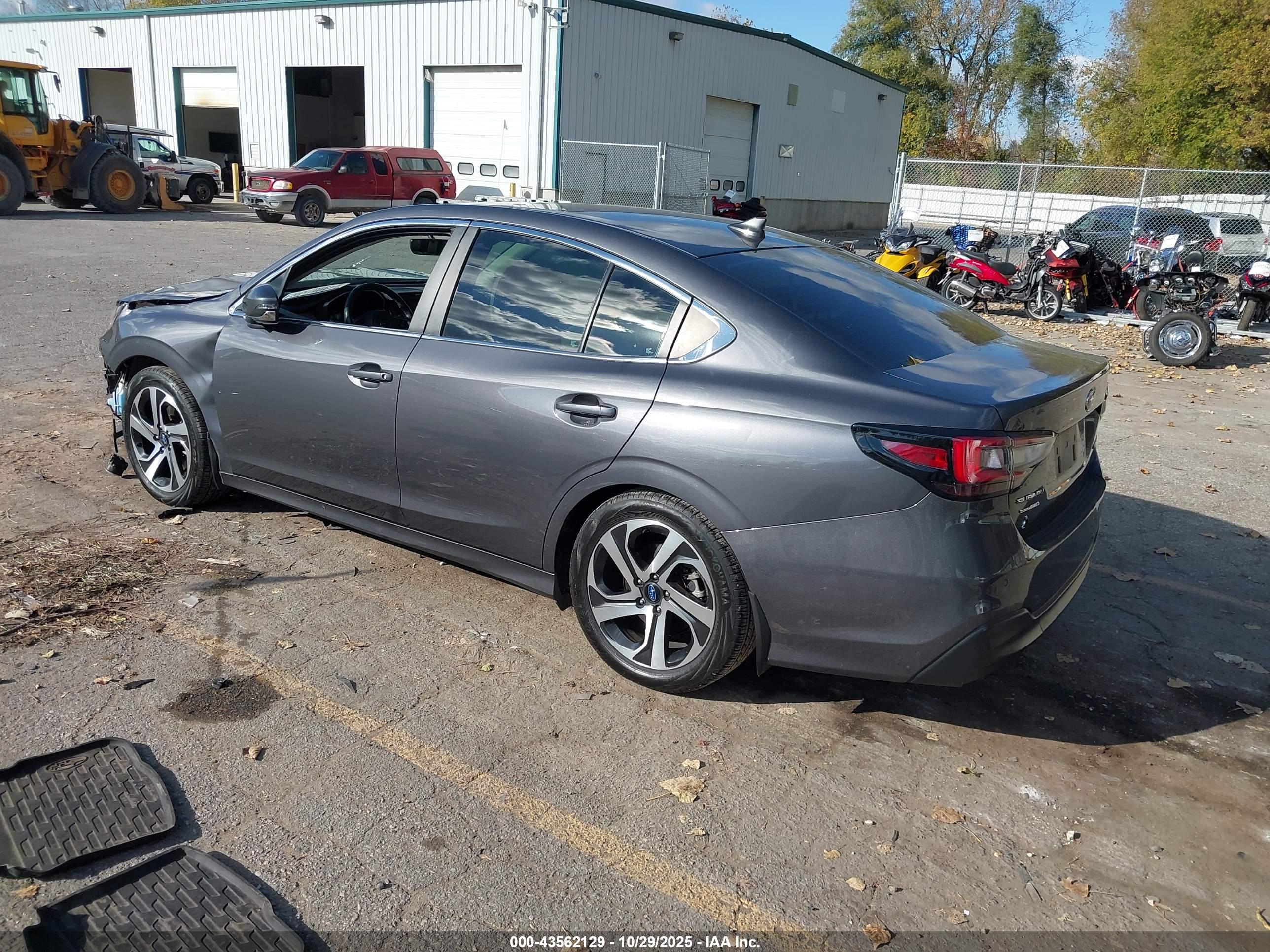 SUBARU LEGACY image 3