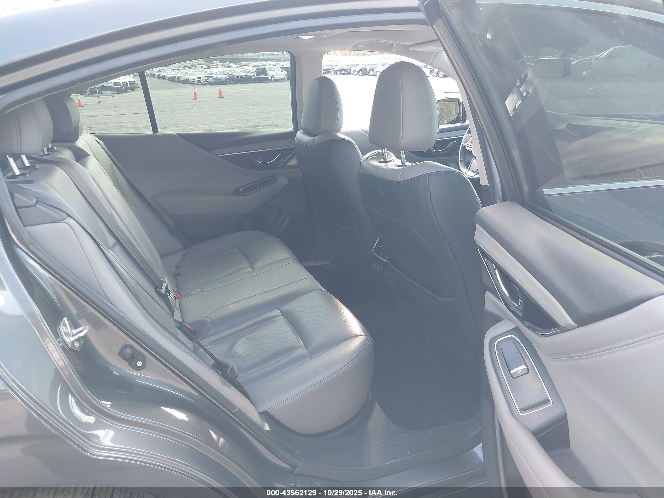 SUBARU LEGACY image 8