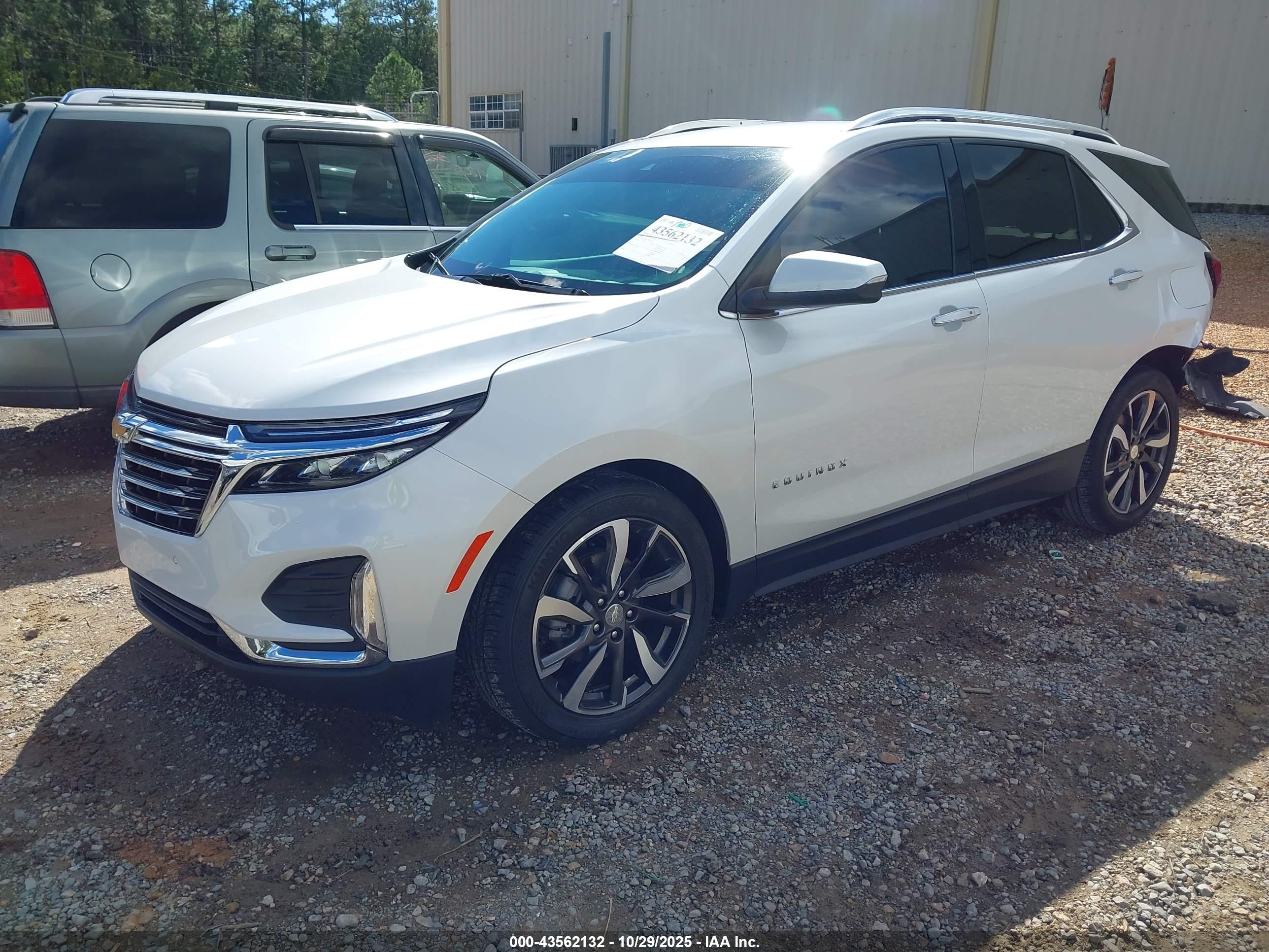 CHEVROLET EQUINOX image 2